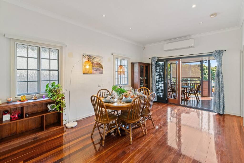 Artistic Queenslander with Park Views - 5 Bedroom - Sleep 10