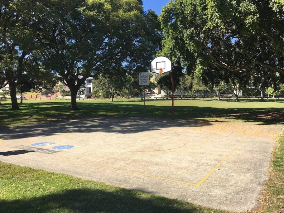 Artistic Queenslander with Park Views - 5 Bedroom - Sleep 10