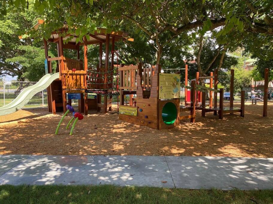 Artistic Queenslander with Park Views - 5 Bedroom - Sleep 10