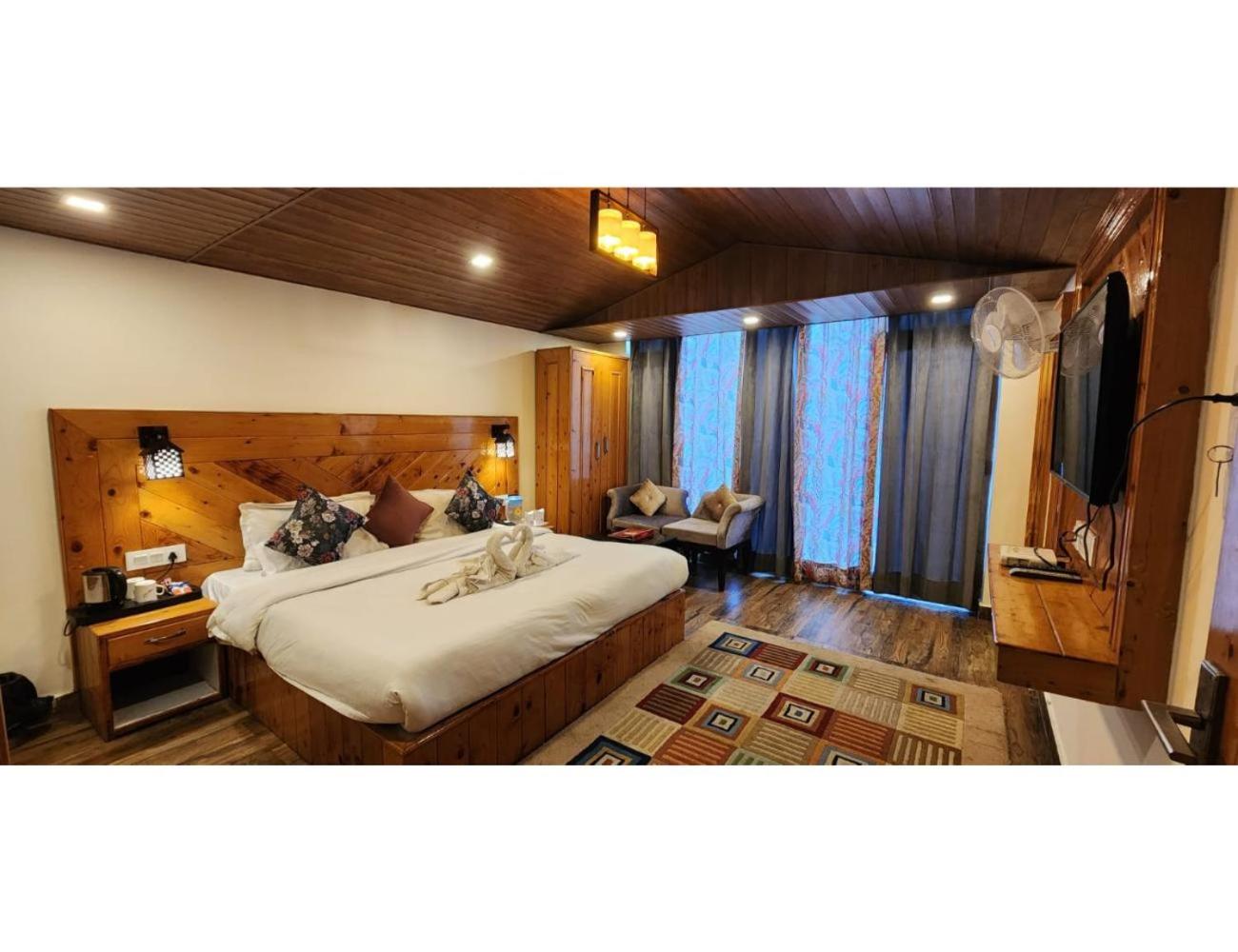 Hotel kayanat, Dalhousie view 5
