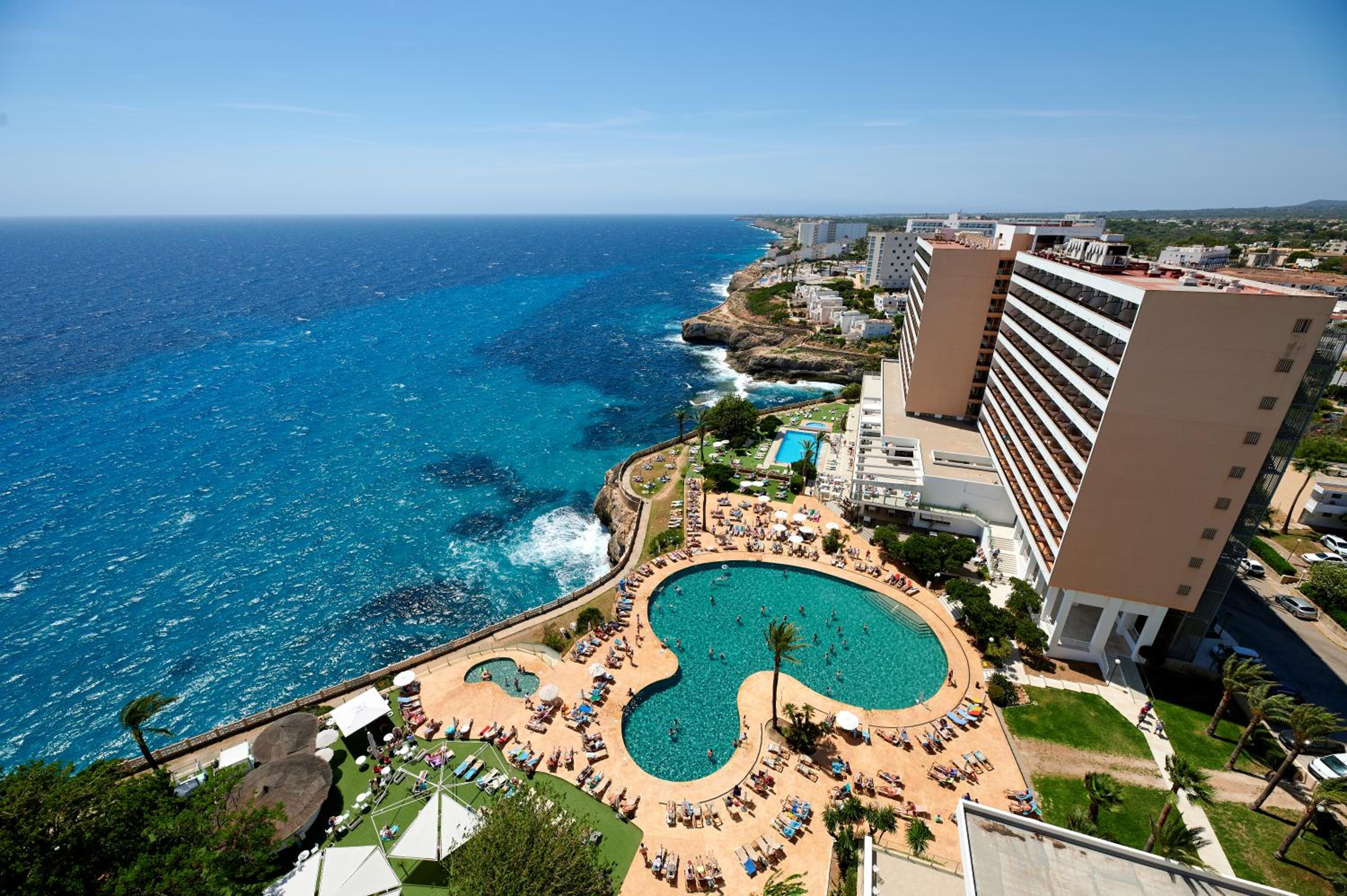 Hotel Alua Calas de Mallorca Resort - Image 1