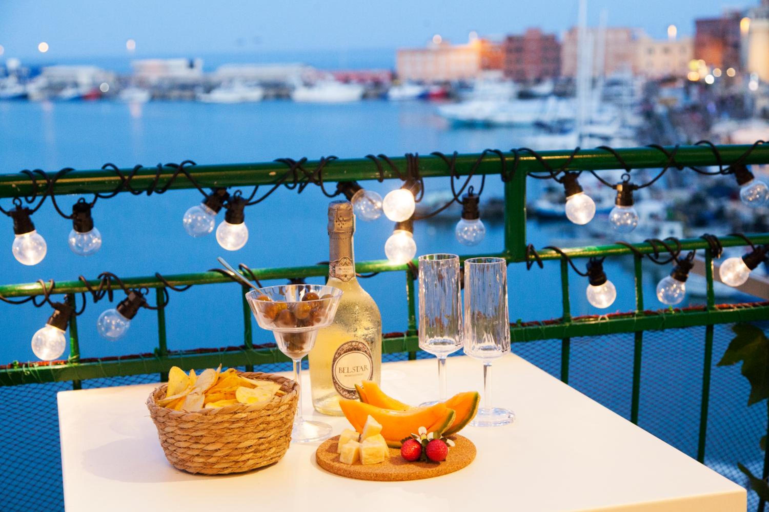 Hotel La Finestra Sul Mare Central Apartment - Image 1