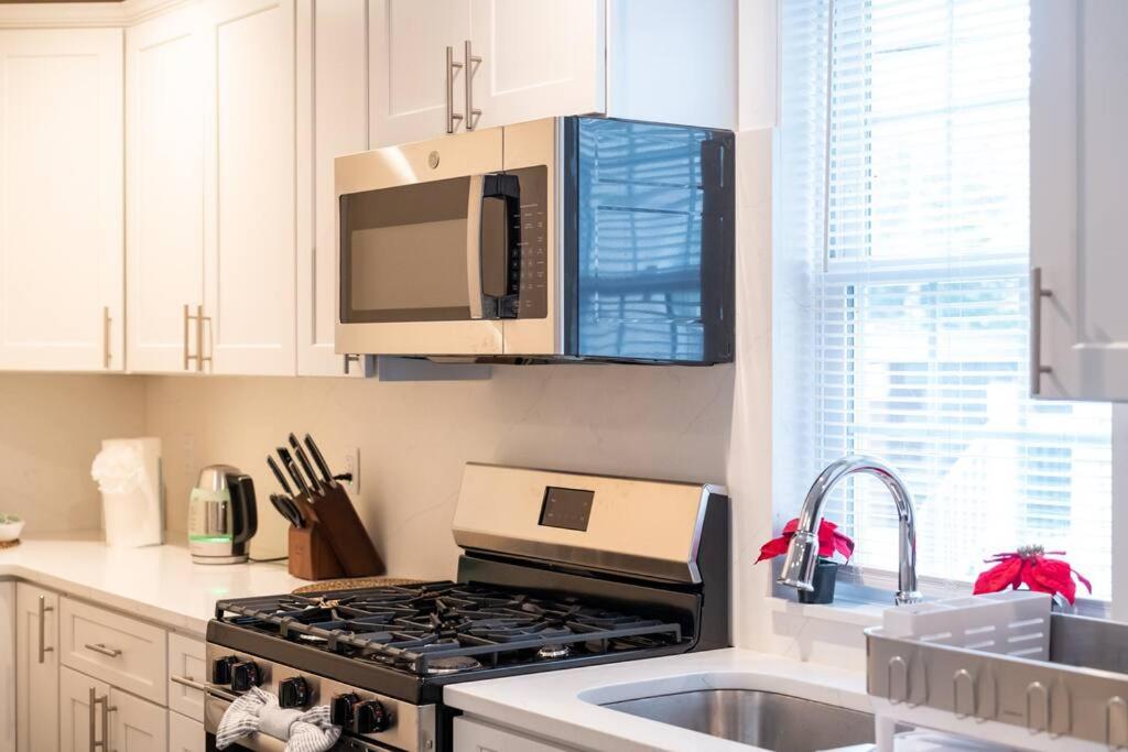 Stylish 4BR Boston Home Pet-Friendly near Savin Hill, I-93 & Red Line 30-1 view 2