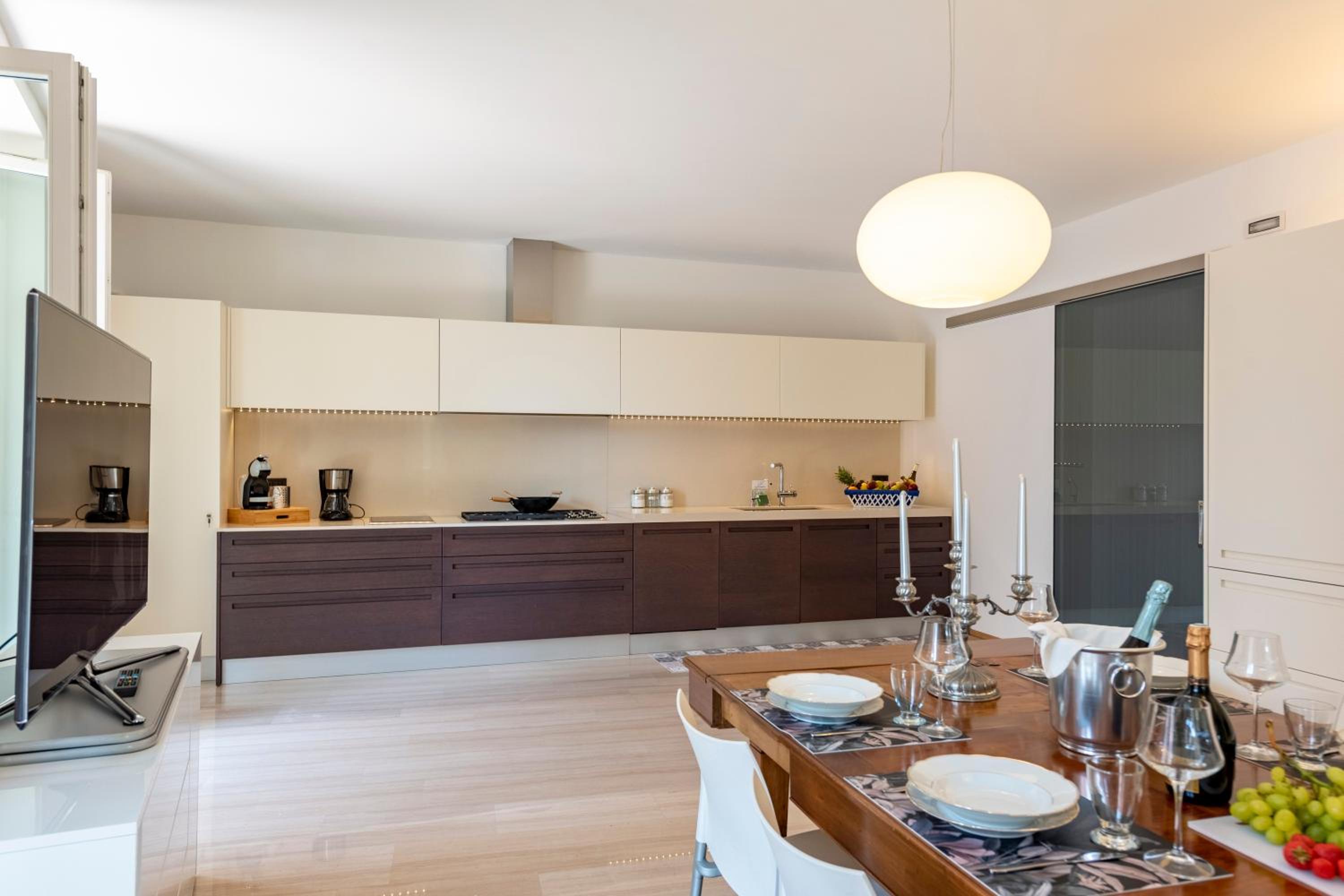 Life & View Luxury Apartment