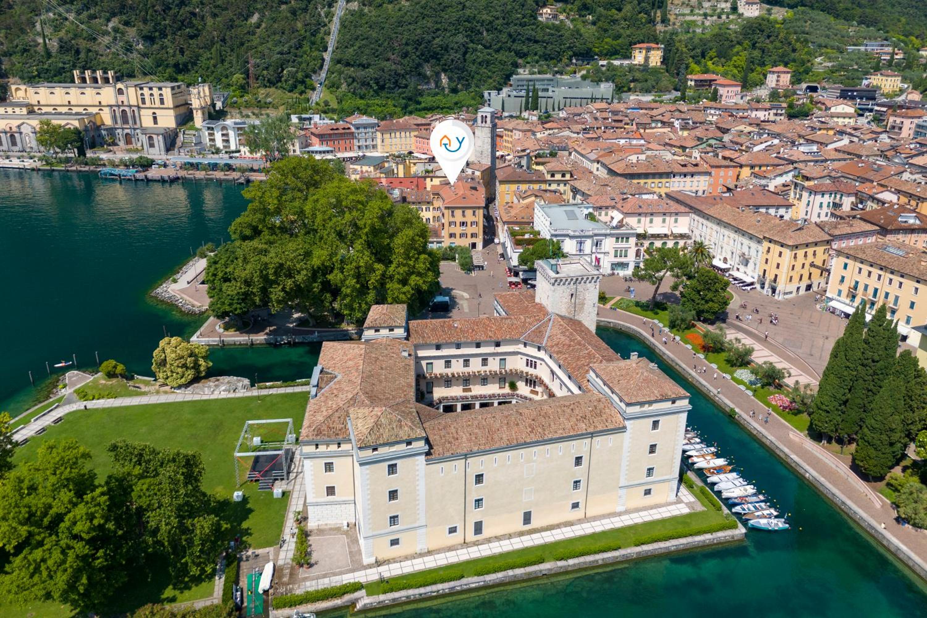 Life & View Luxury Apartment