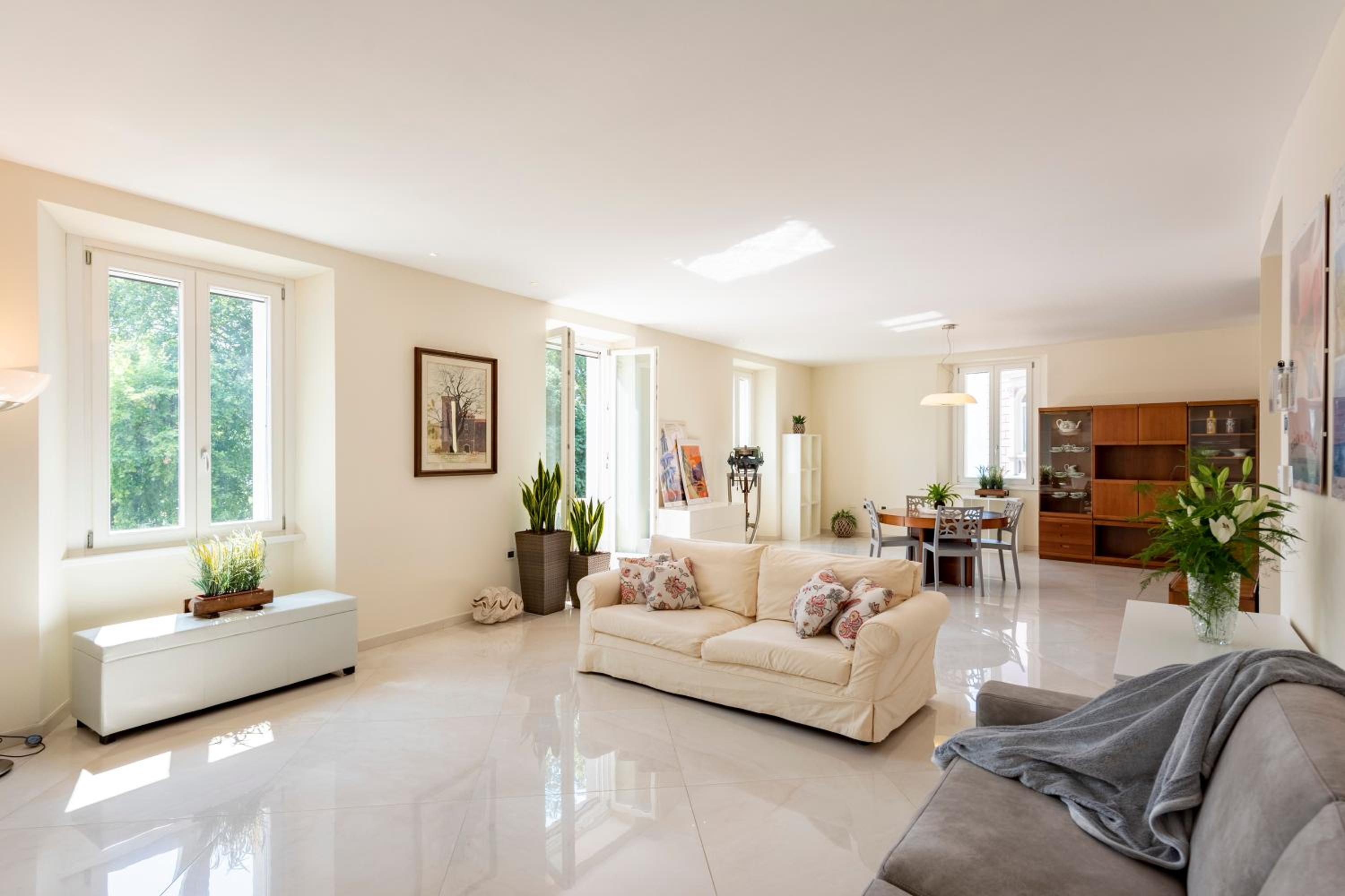 Life & View Luxury Apartment