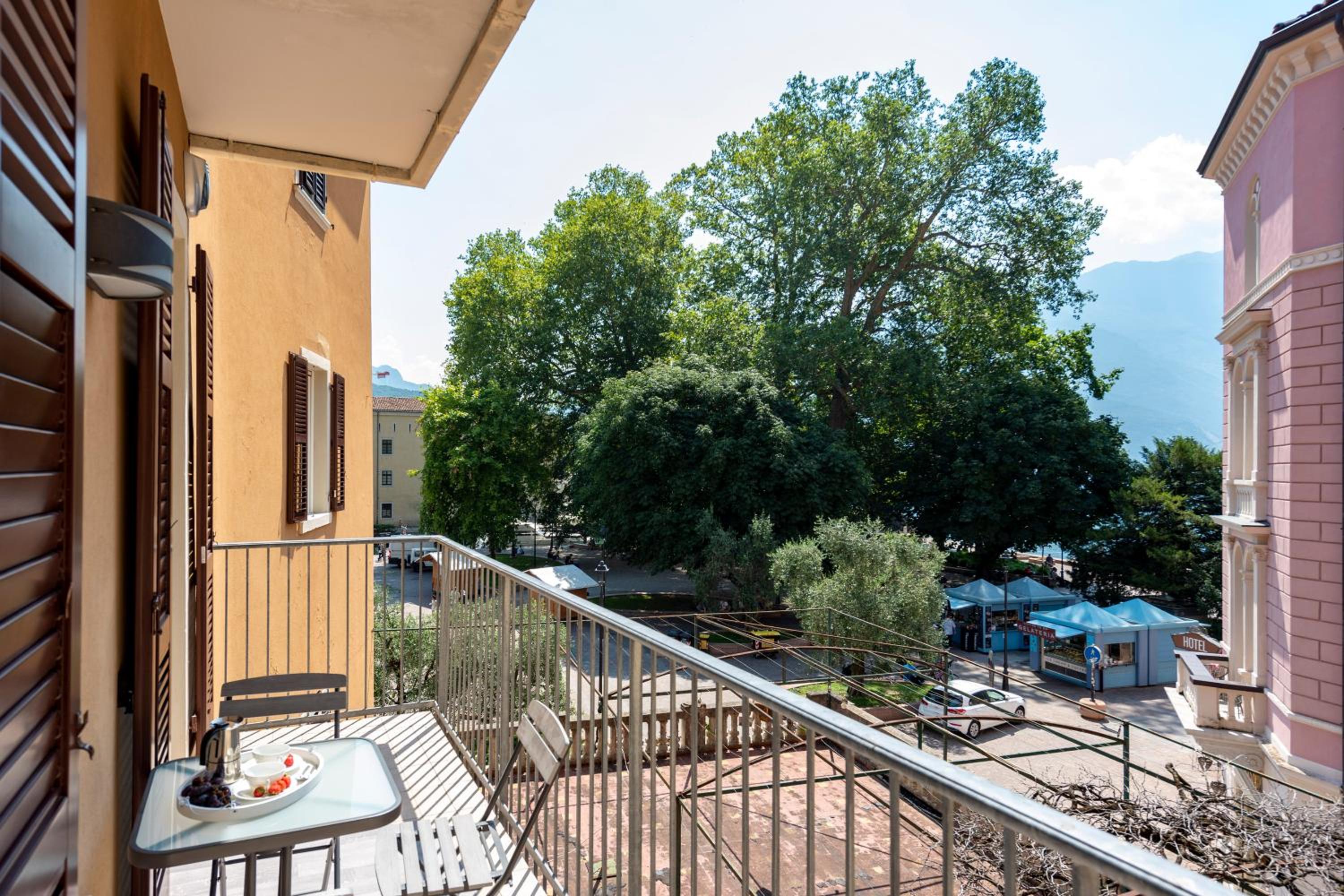 Life & View Luxury Apartment