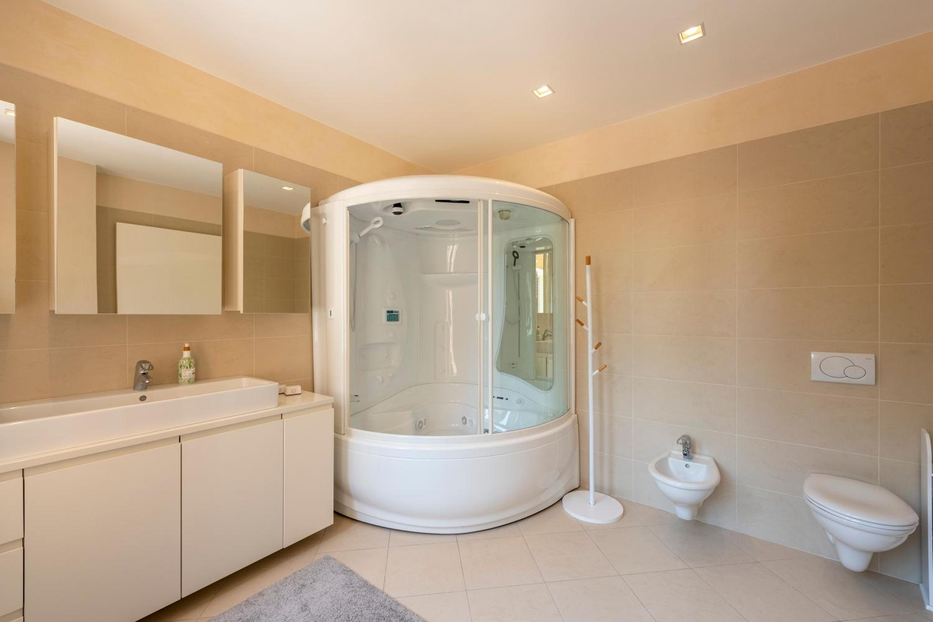 Life & View Luxury Apartment