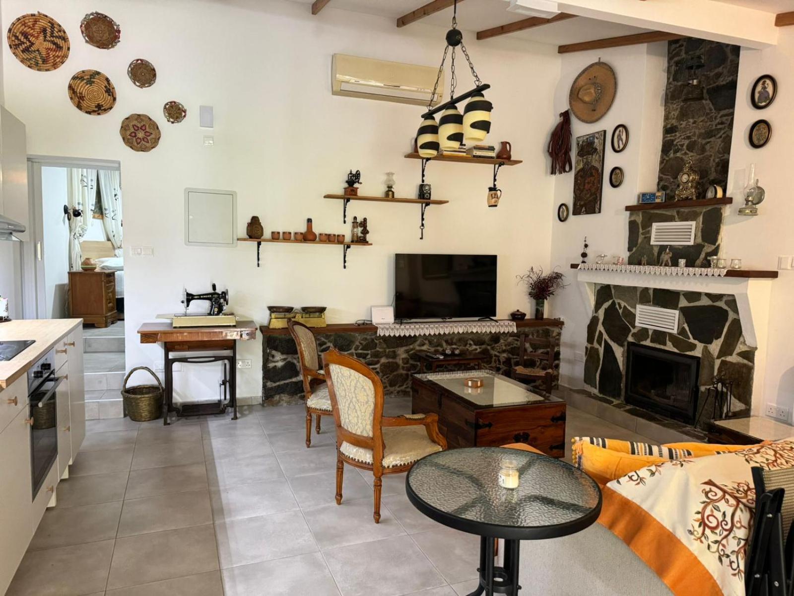 Maria's Paliomylos House