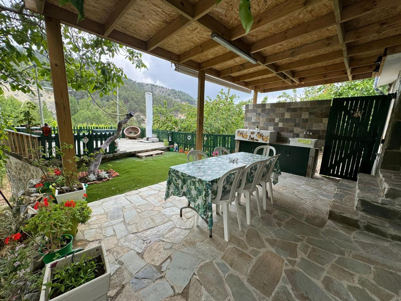 Maria's Paliomylos House