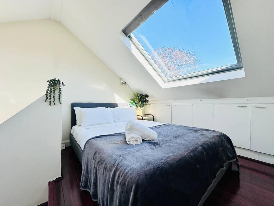 Ivy Haven with City View Loft