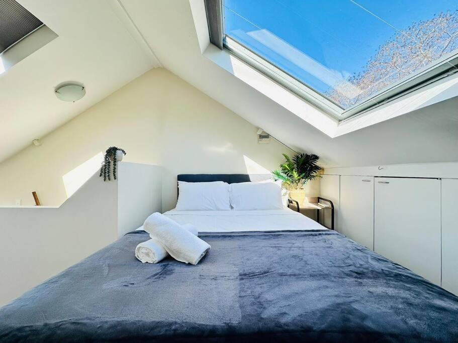 Ivy Haven with City View Loft