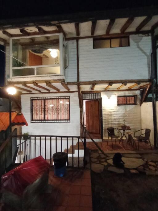 Bellavista Hideaway Cozy Retreat with Scenic Views