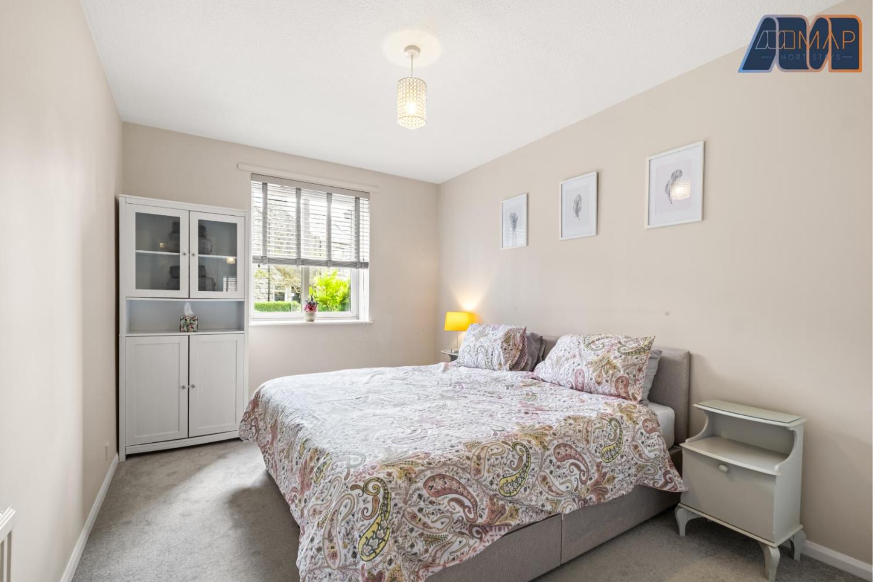 Modern Home in Whitehall Road view 5