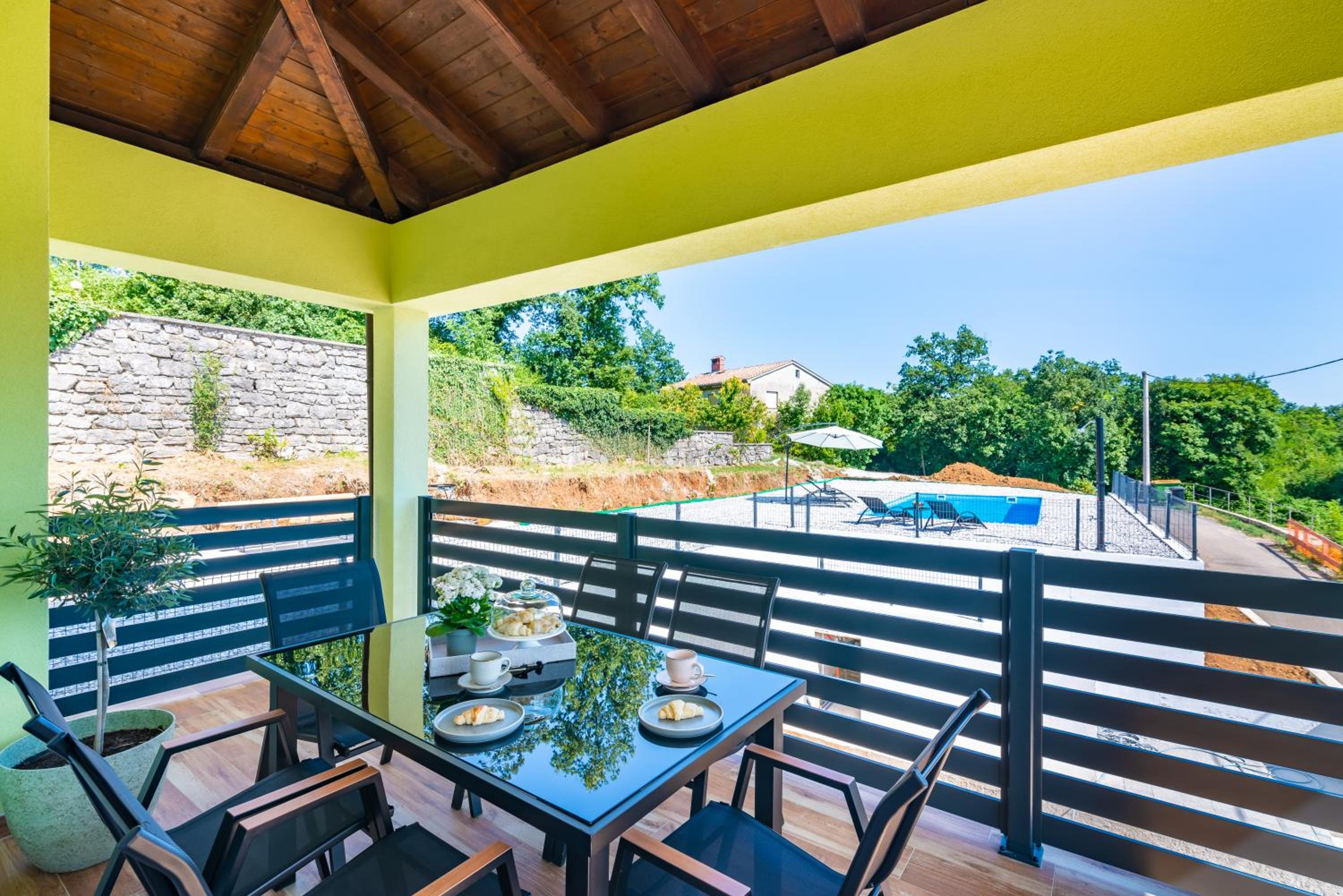 Holiday Home Casa B with swimming pool and private parking
