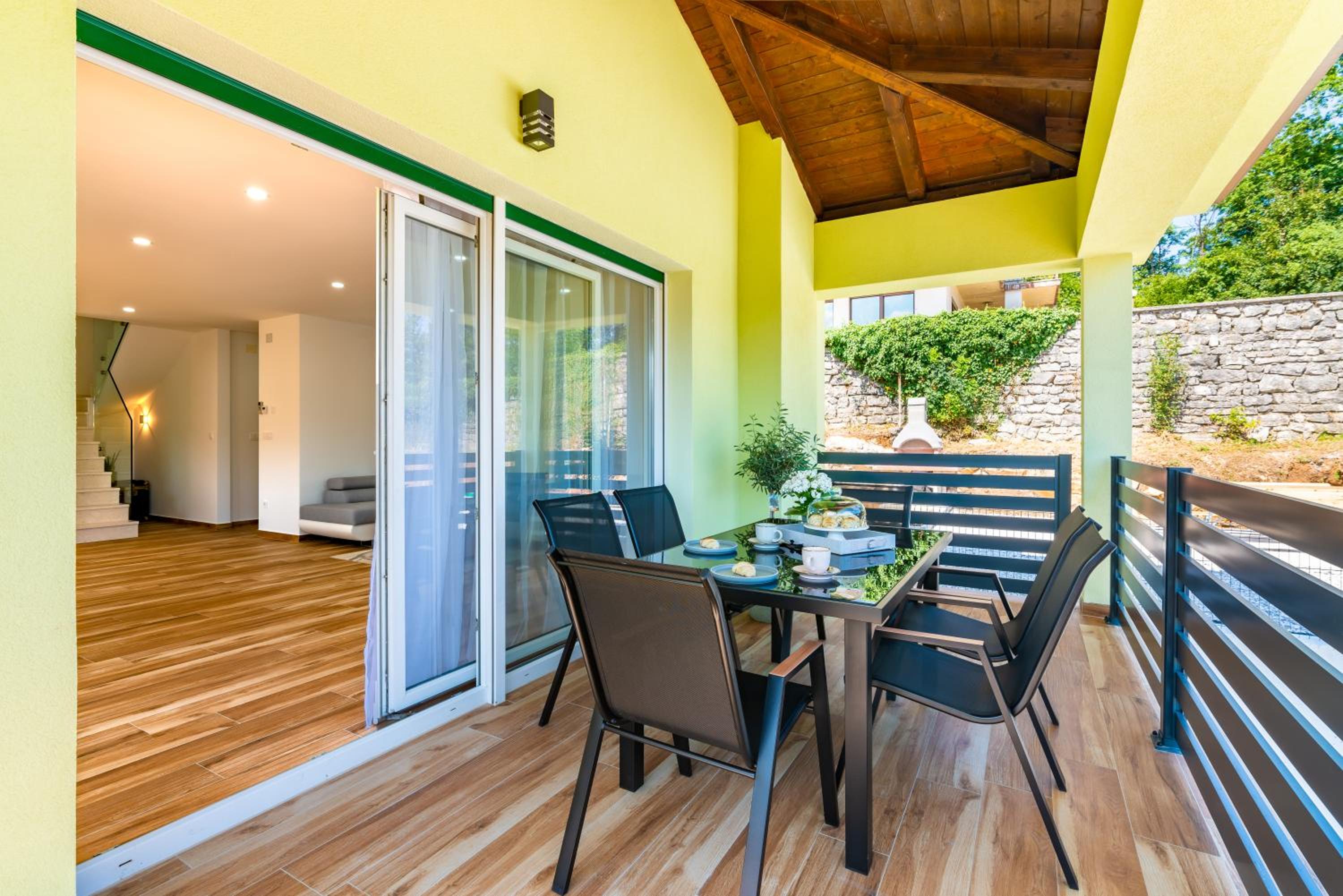 Holiday Home Casa B with swimming pool and private parking