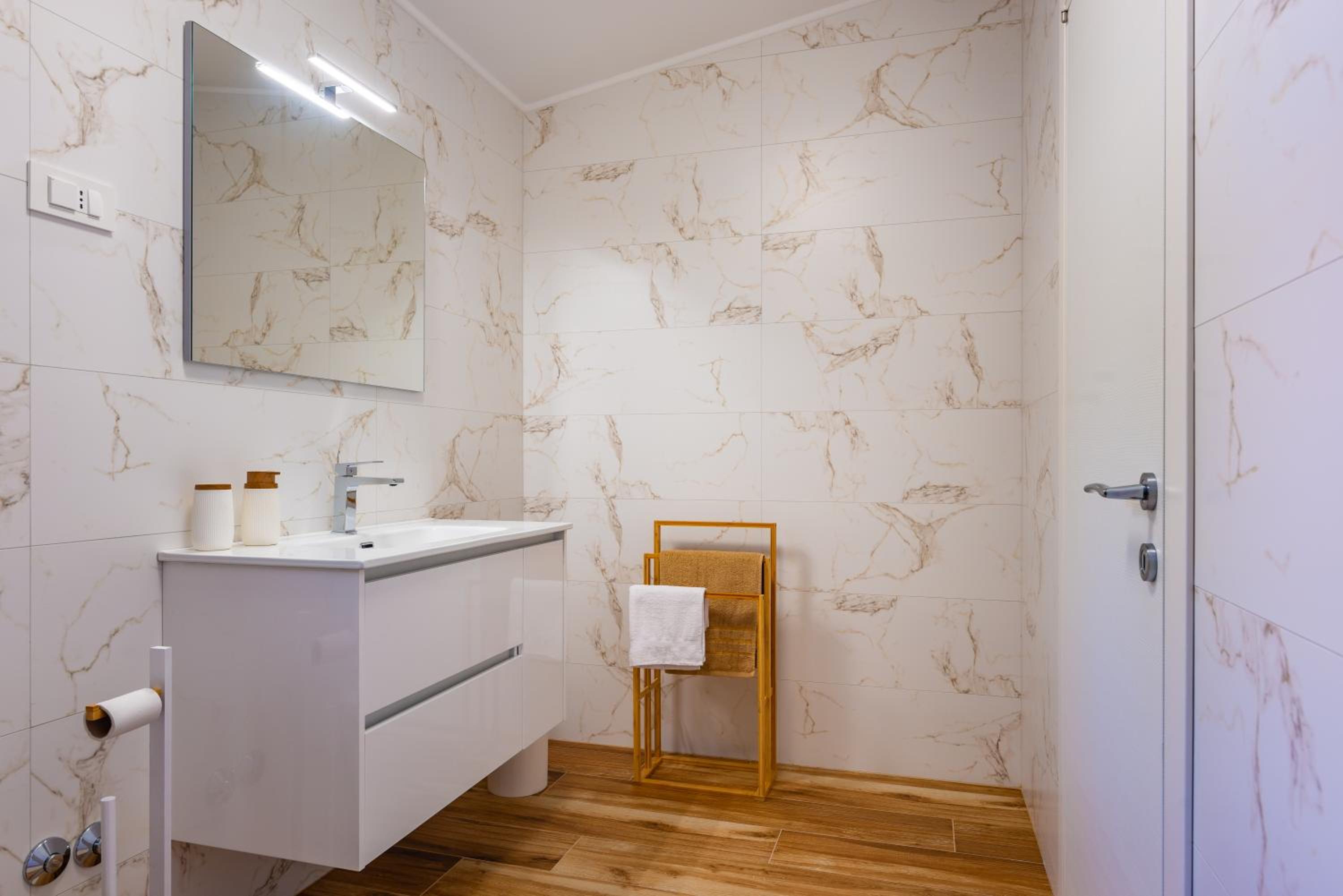 Holiday Home Casa B with swimming pool and private parking