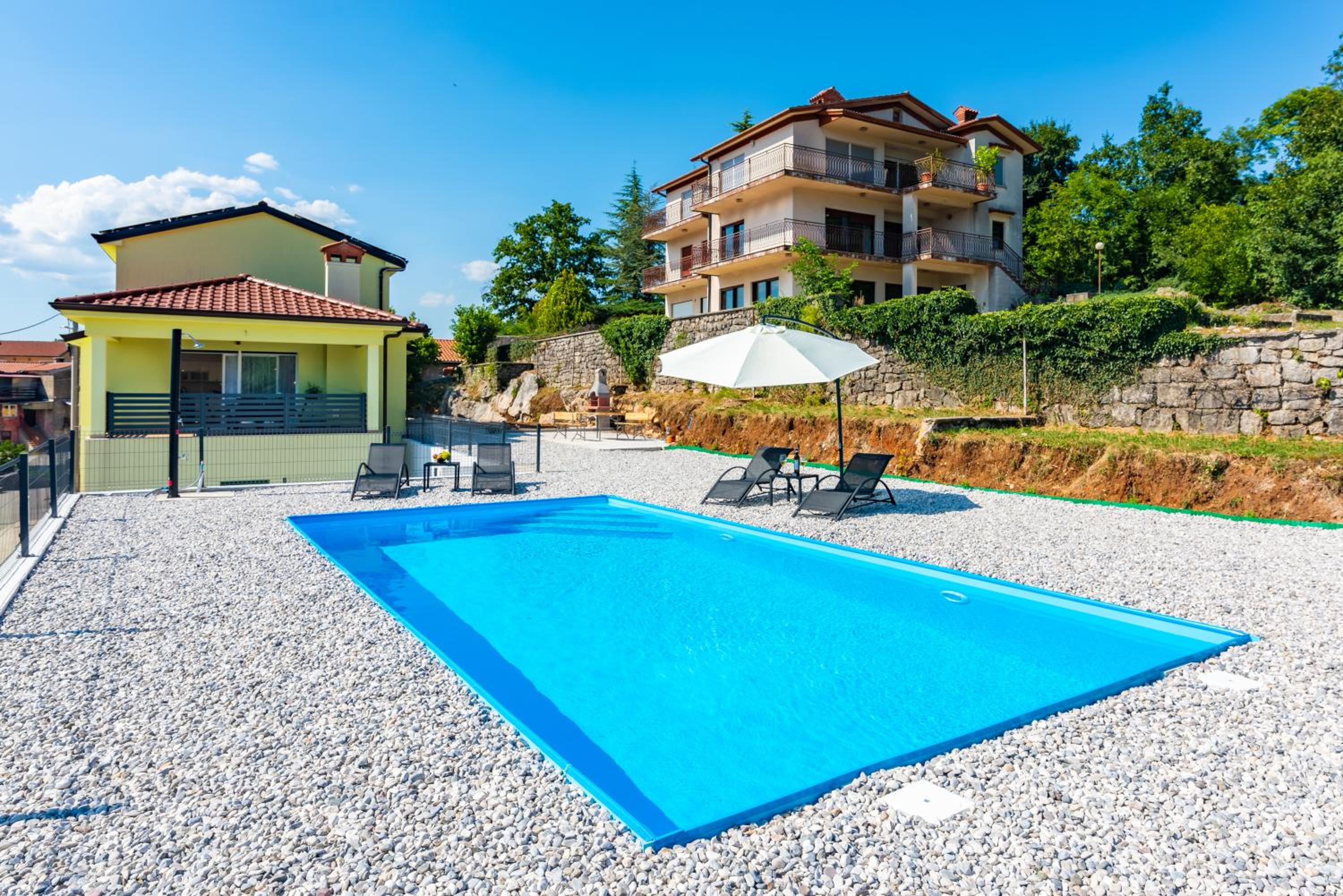 Holiday Home Casa B with swimming pool and private parking