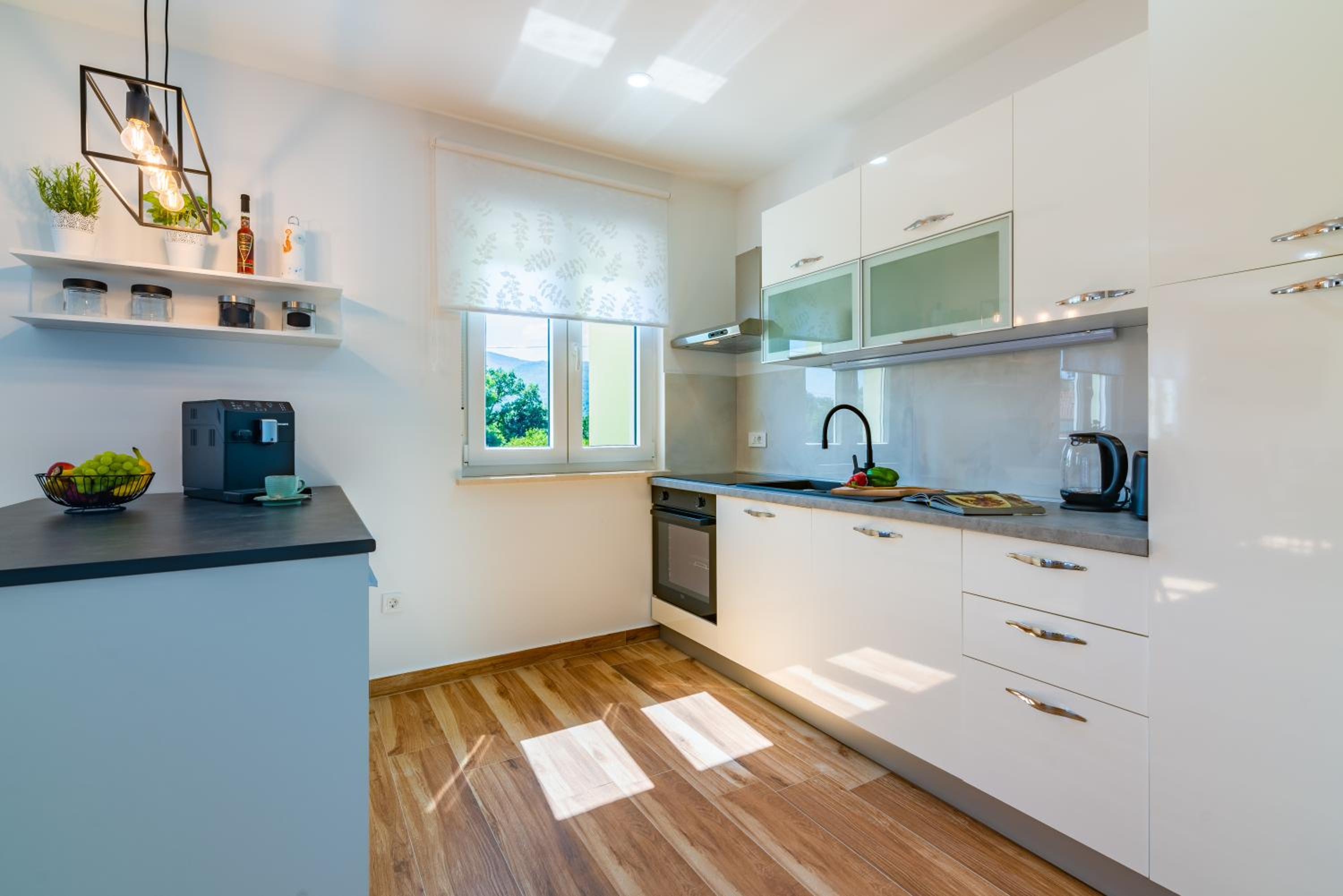 Holiday Home Casa B with swimming pool and private parking