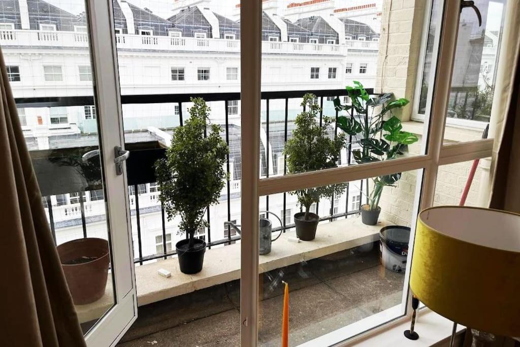 Family apartment with balcony 2 min walk to Hyde Park