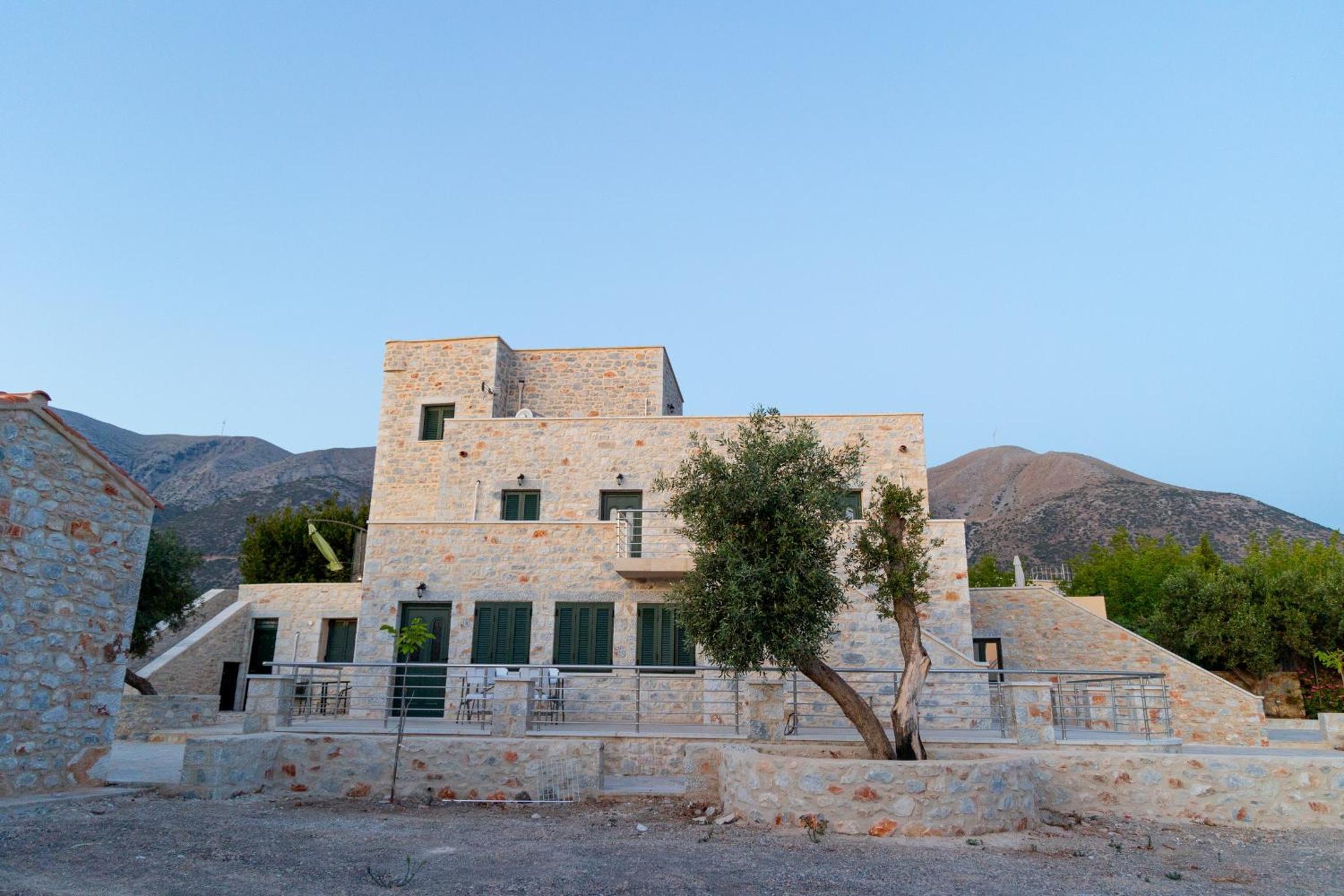 Mani Tsopakas Residences
