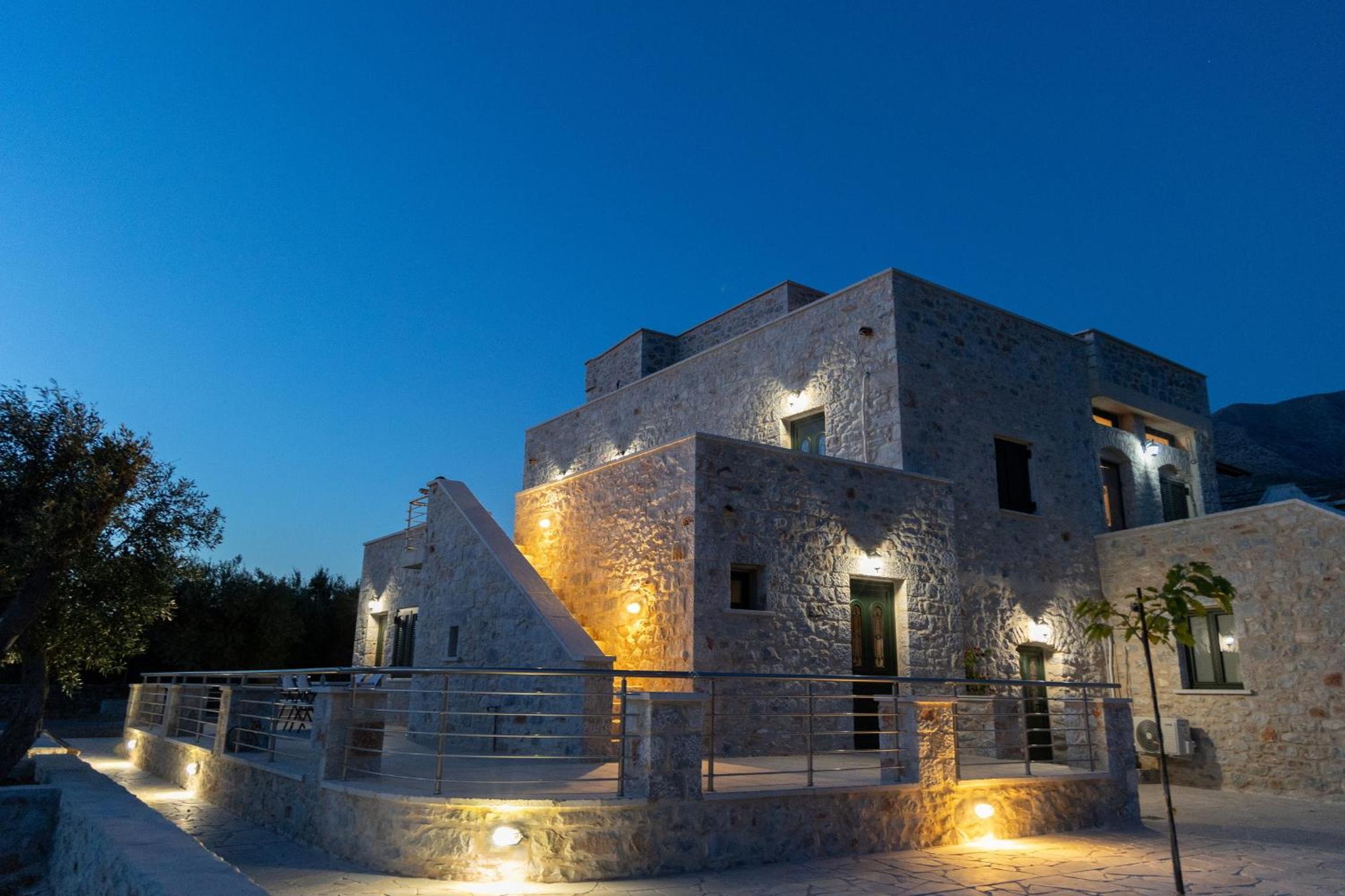 Mani Tsopakas Residences