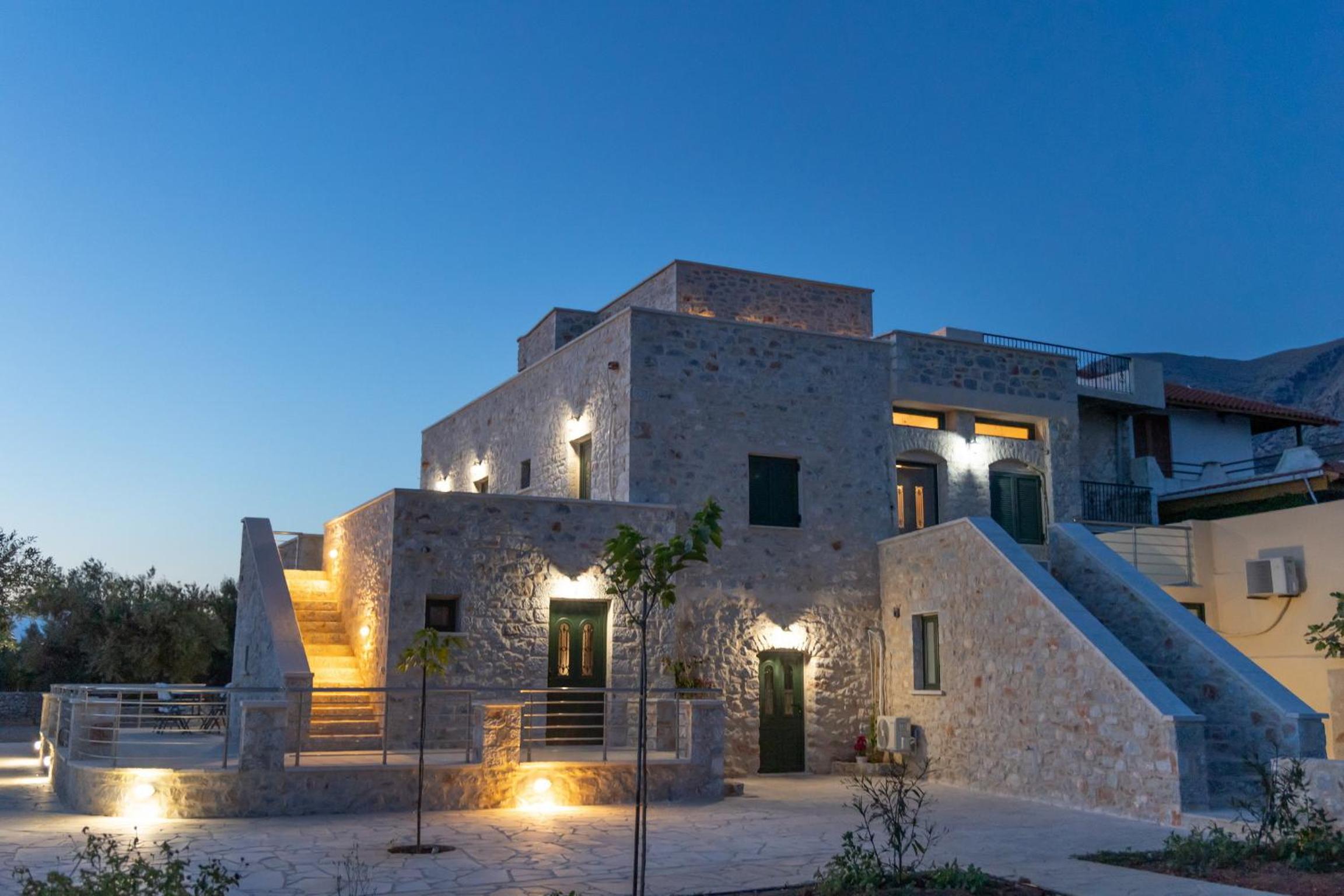 Mani Tsopakas Residences
