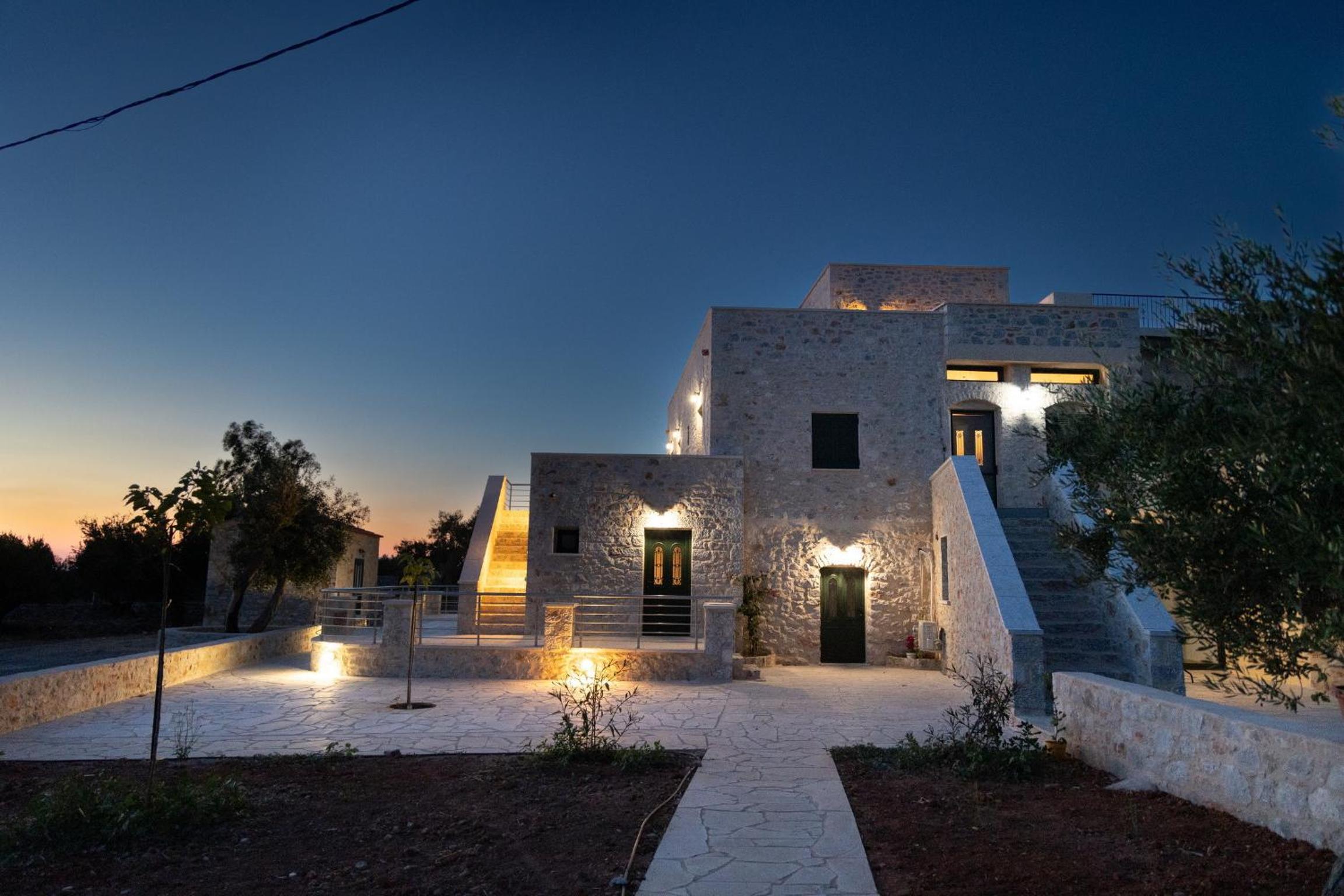 Mani Tsopakas Residences