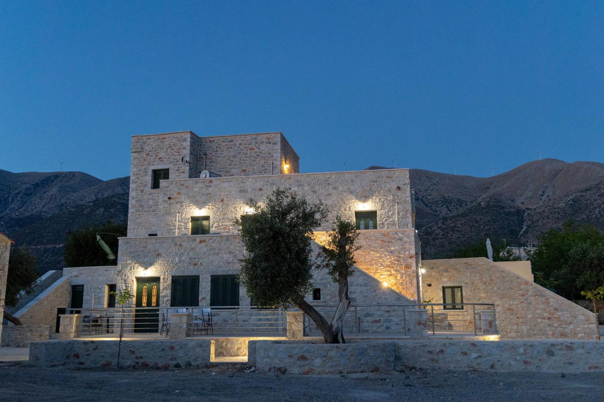 Mani Tsopakas Residences