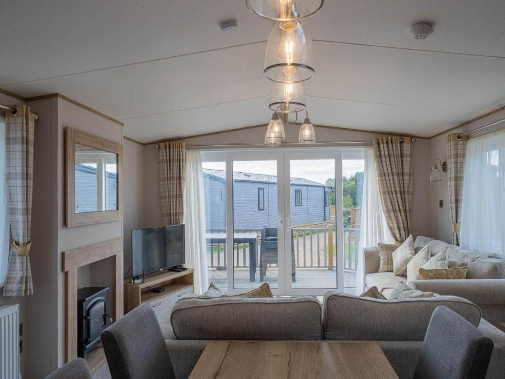 Pinewoods Beach Luxe no.3 – dog friendly view 2