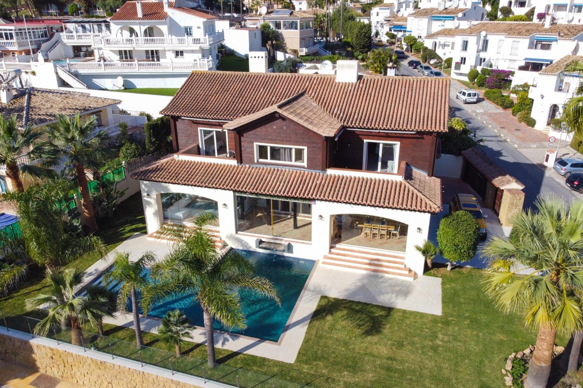 Lets in the Sun - Villa La Cala