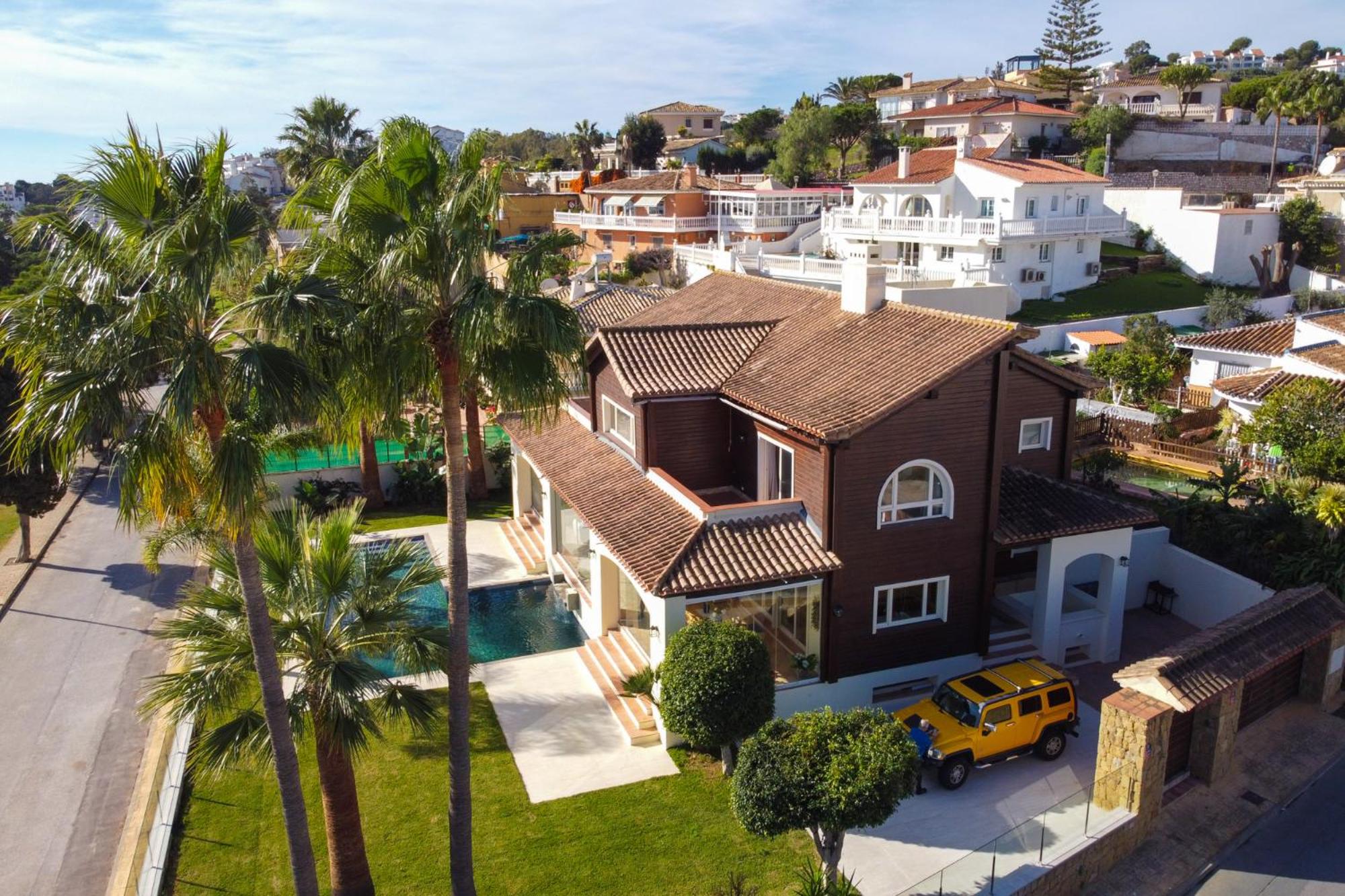 Lets in the Sun - Villa La Cala