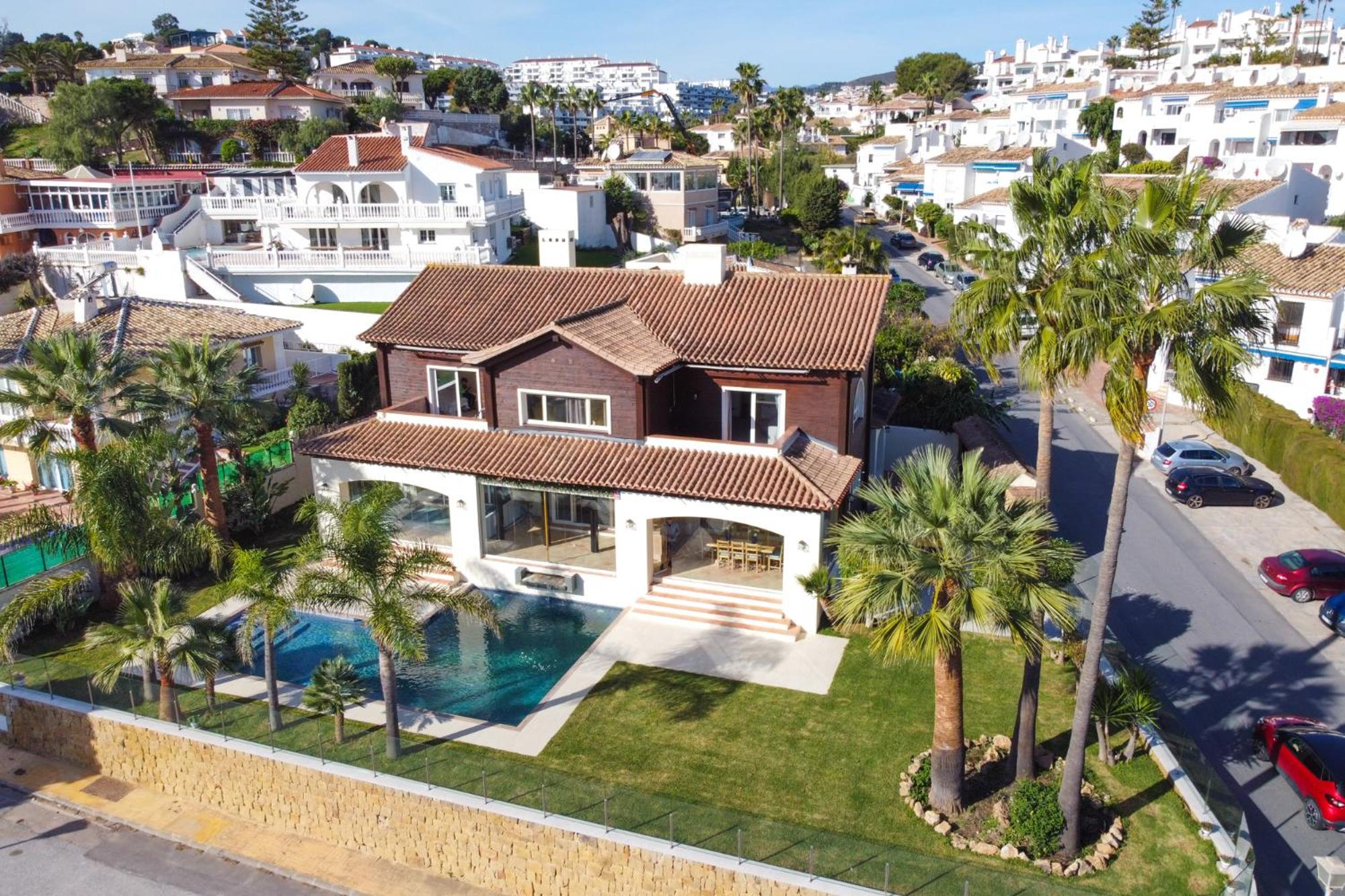 Lets in the Sun - Villa La Cala