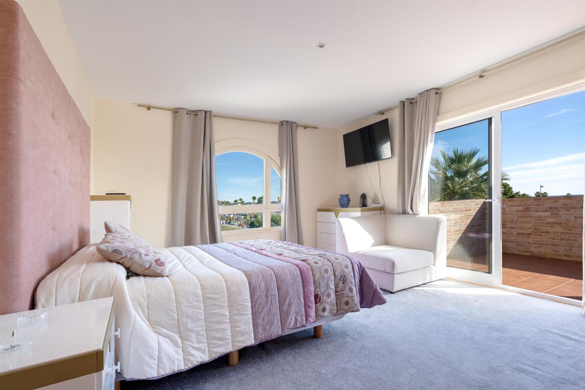 Lets in the Sun - Villa La Cala