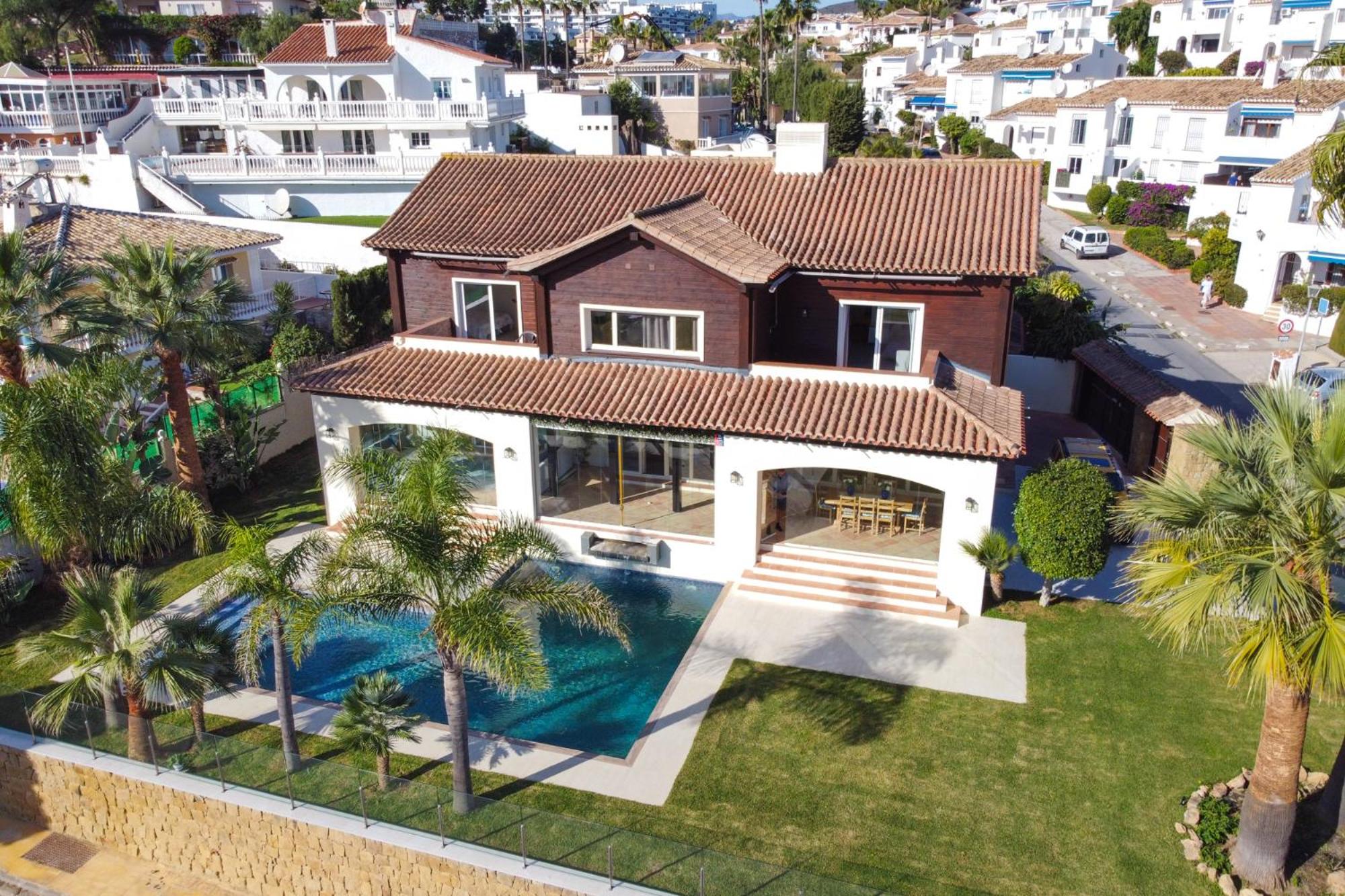 Lets in the Sun - Villa La Cala