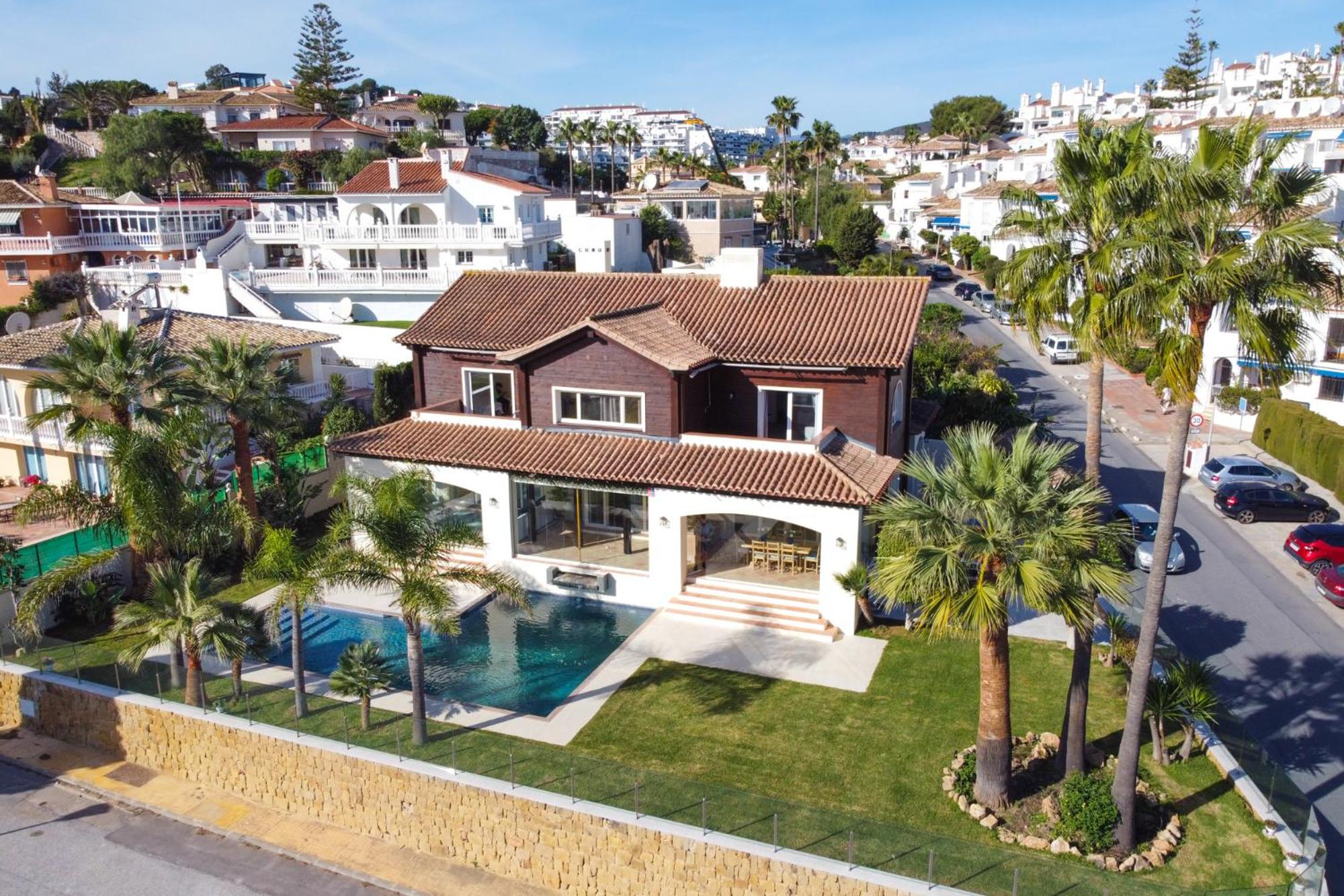 Lets in the Sun - Villa La Cala