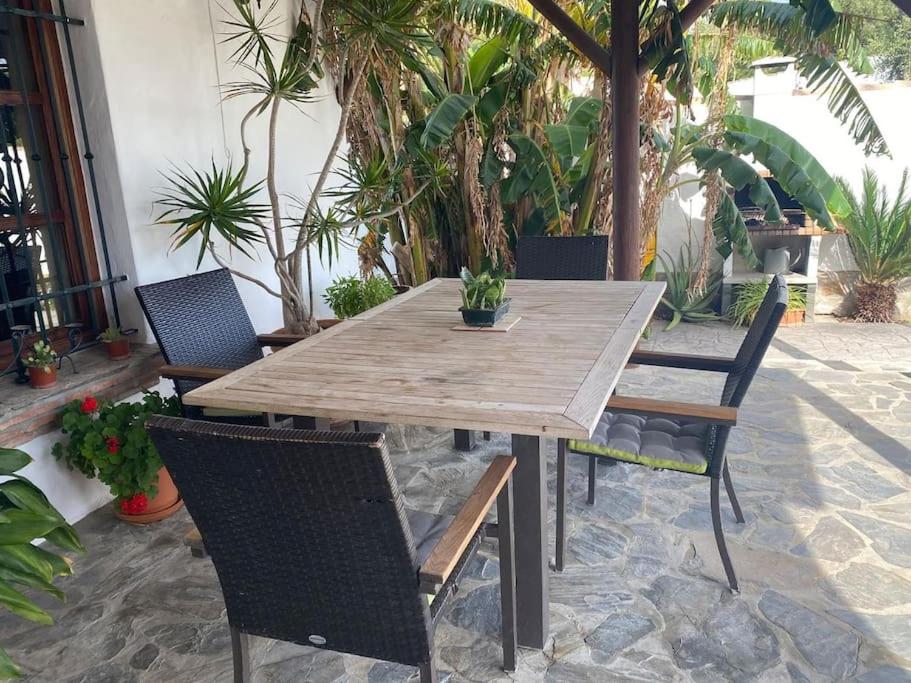 Quinta Mangueta es una casa con piscina en Zahora cerca de la playa view 4