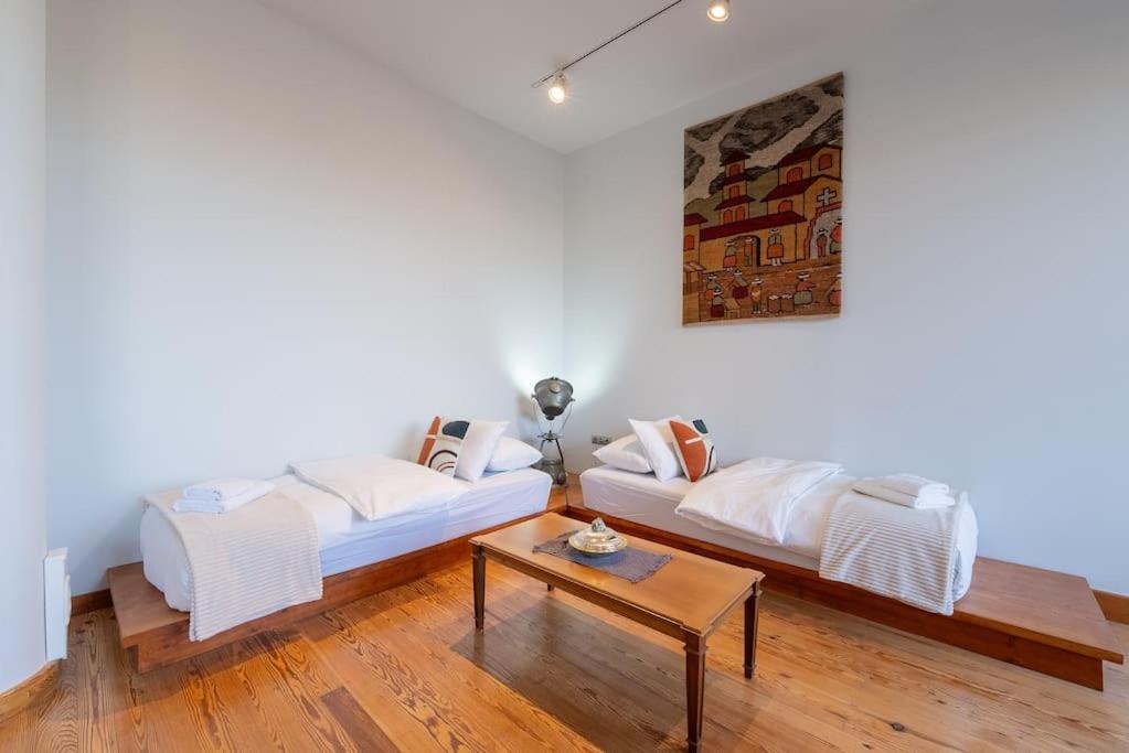 Spacious 2-Bdrm Apt at Filopappou hill in Koukaki!