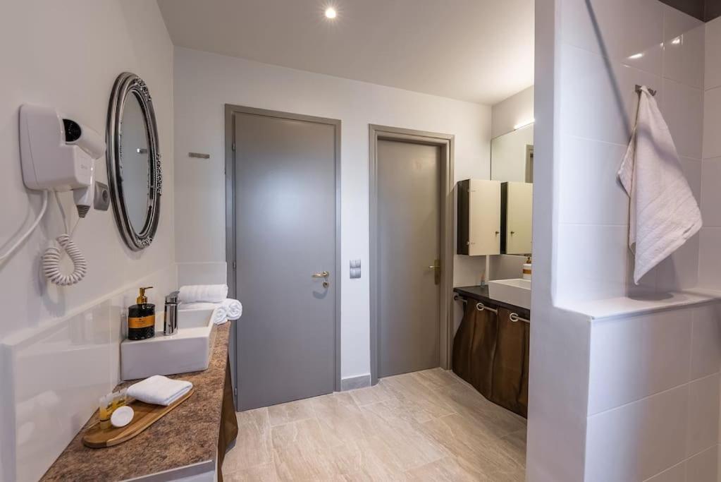 Spacious 2-Bdrm Apt at Filopappou hill in Koukaki!
