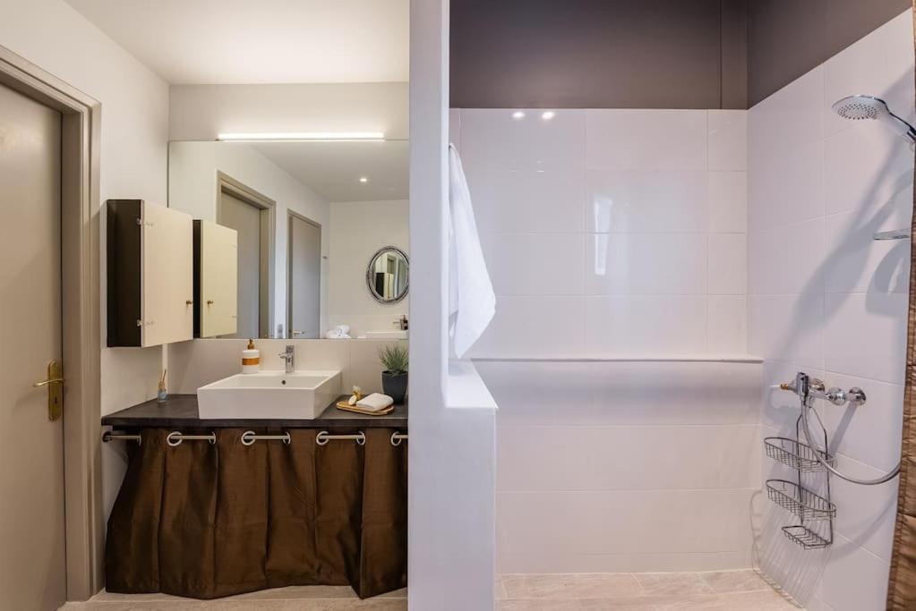 Spacious 2-Bdrm Apt at Filopappou hill in Koukaki!