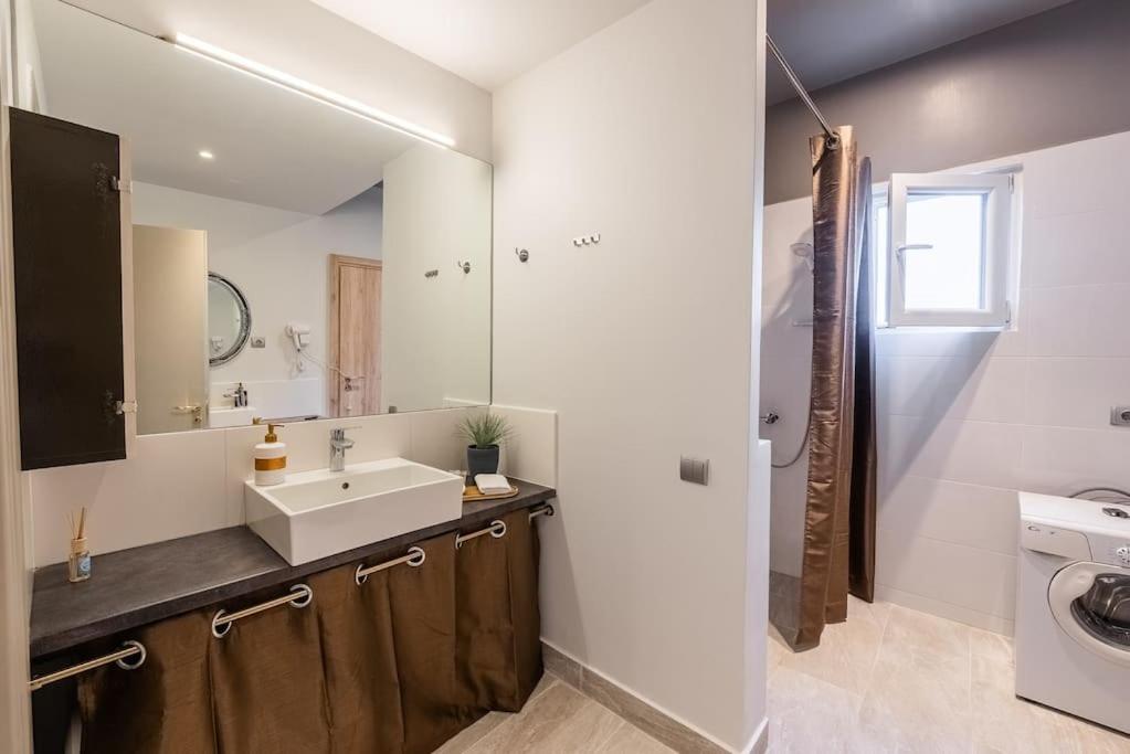 Spacious 2-Bdrm Apt at Filopappou hill in Koukaki!