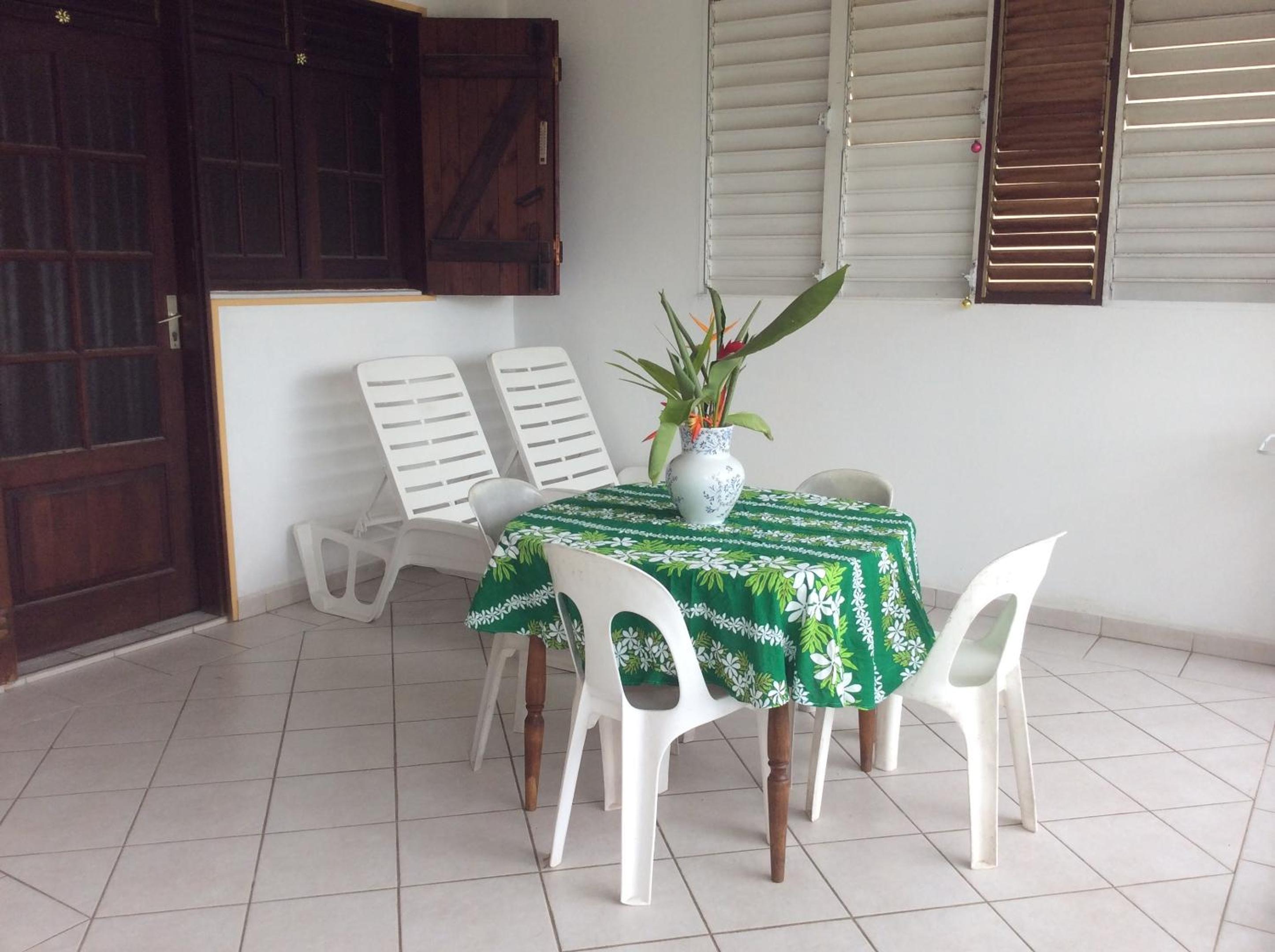 Appartement spacieux à Petit Canal - 65 m² - Vue sur jardin