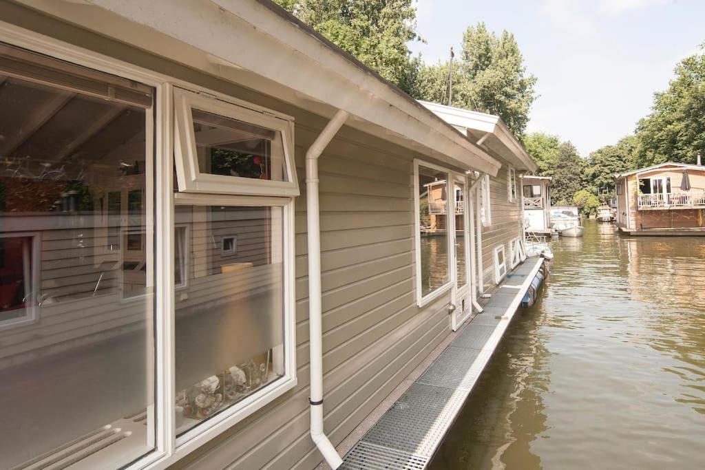 Bed and breakfast private accommodation at Amsterdam Houseboat
