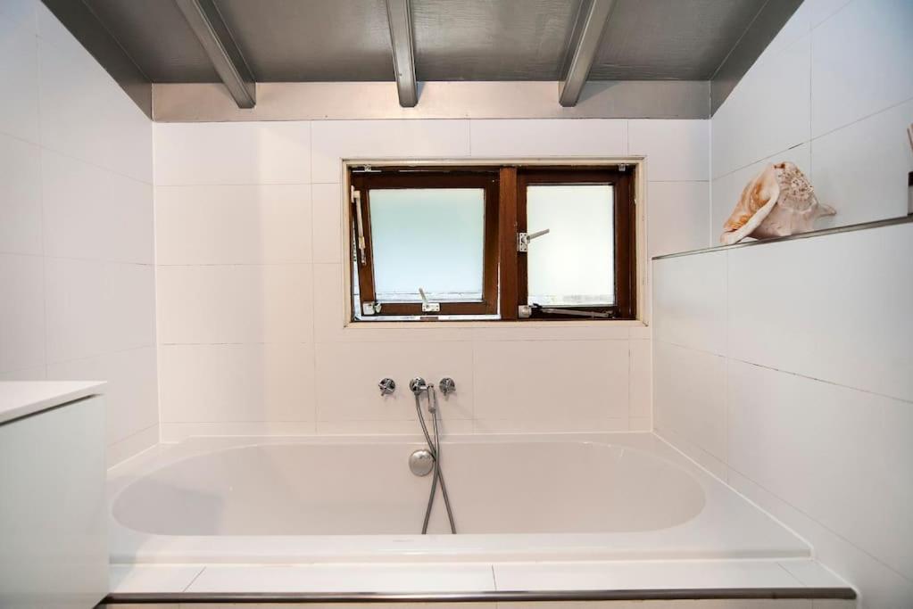 Bed and breakfast private accommodation at Amsterdam Houseboat