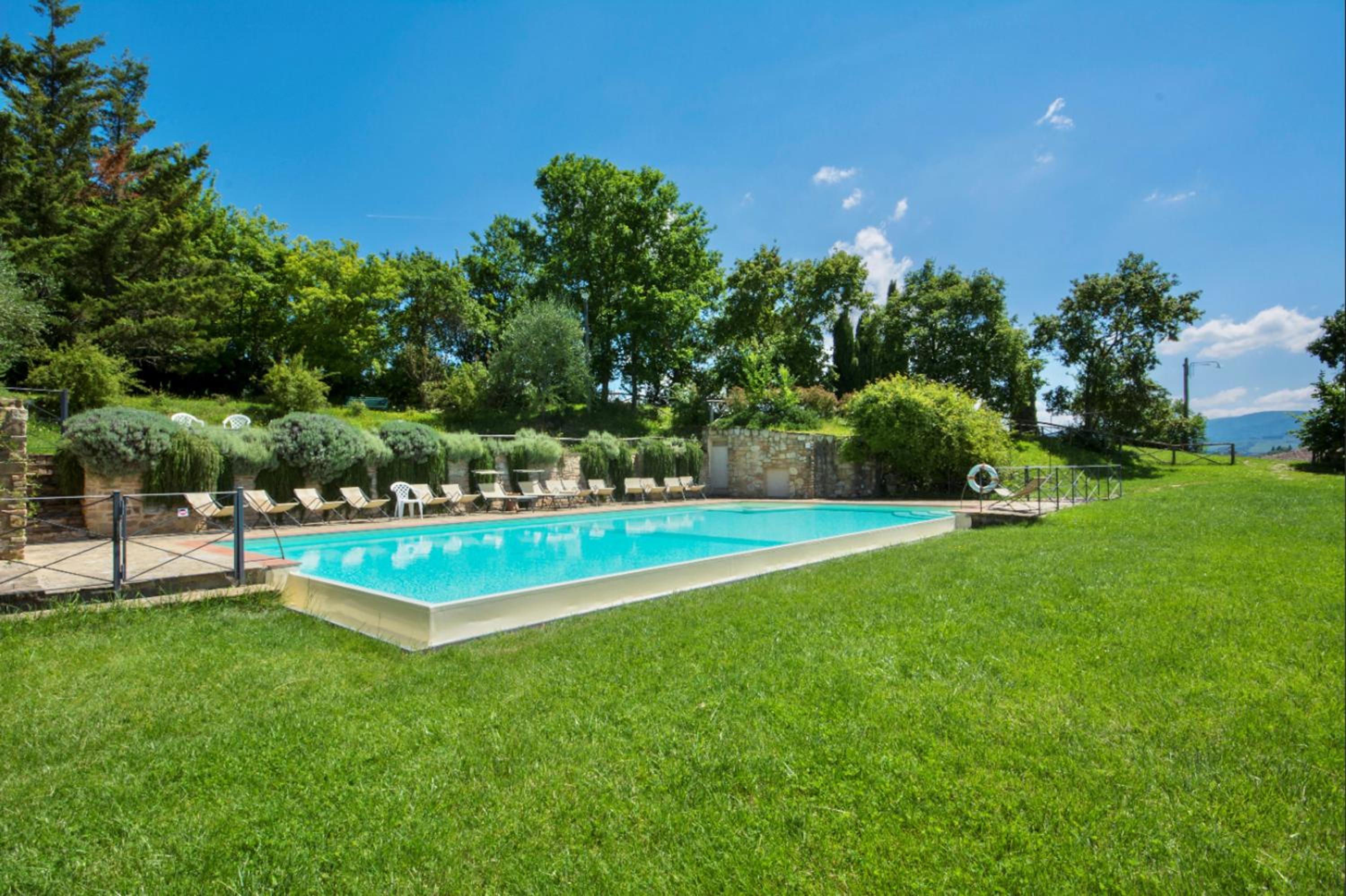 THR-Apartment with 2 beds, air conditoning and private outdoor area in residence with swimming pool not far from Florence view 3