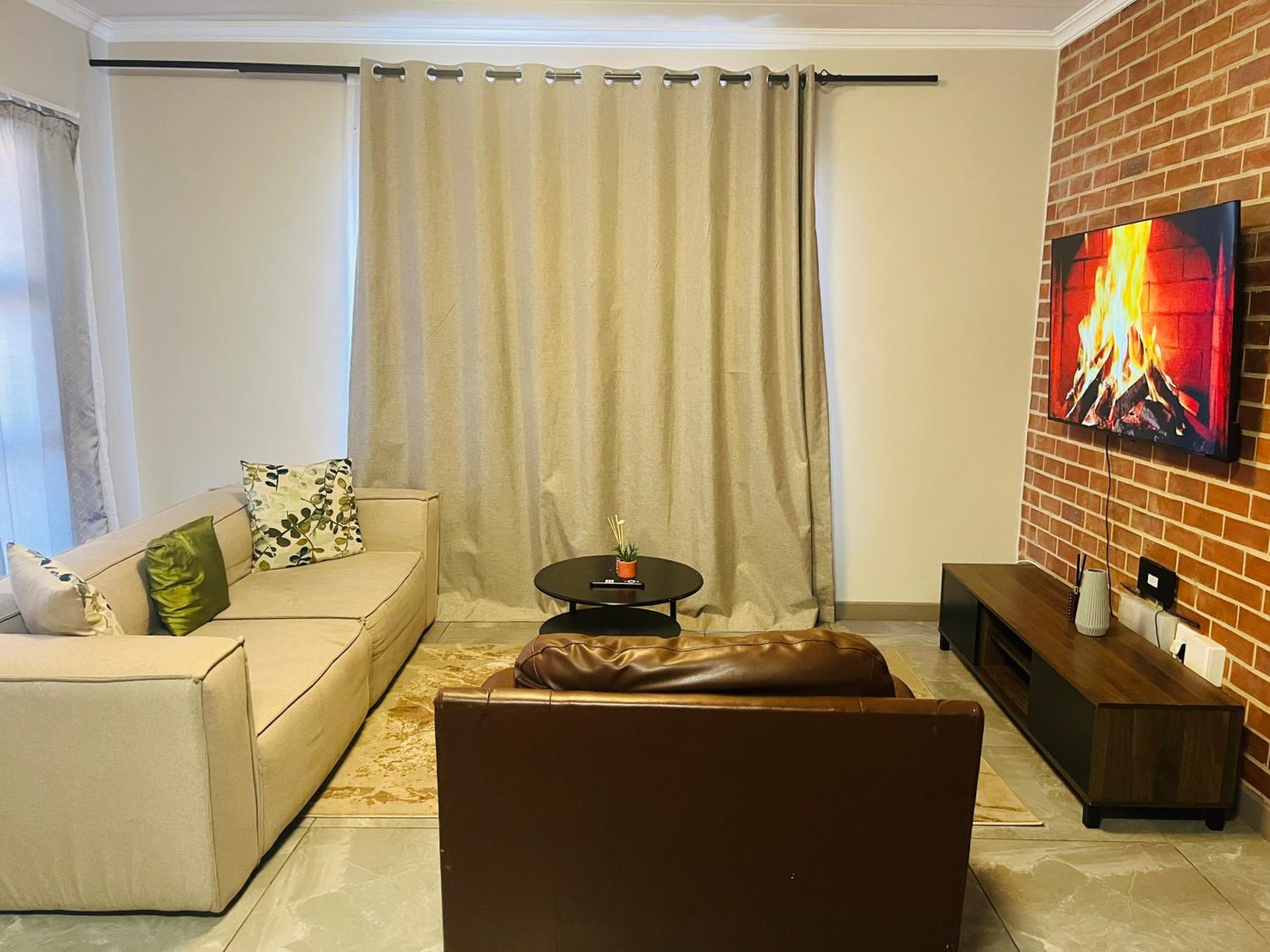 Secure 1 Bedroom Apartment in Midrand, Waterfall City - Lock Up and Go - Free WIFI and Parking - 7 Elizabeth Place view 4