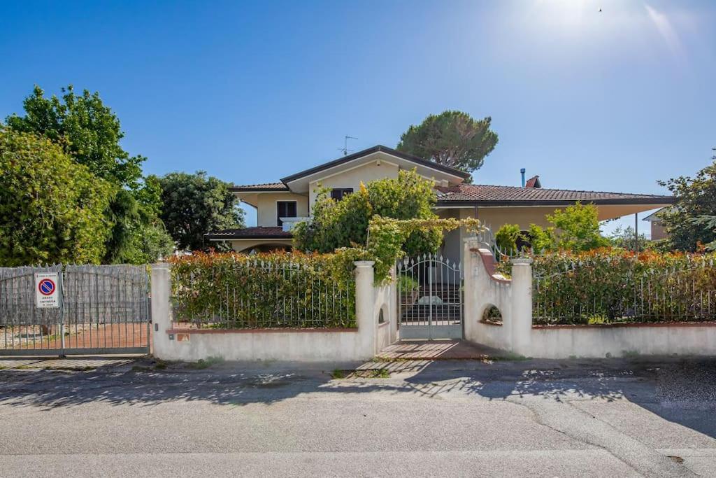 GOLDEN LUXE - Grand Villa with Exlusive Garden