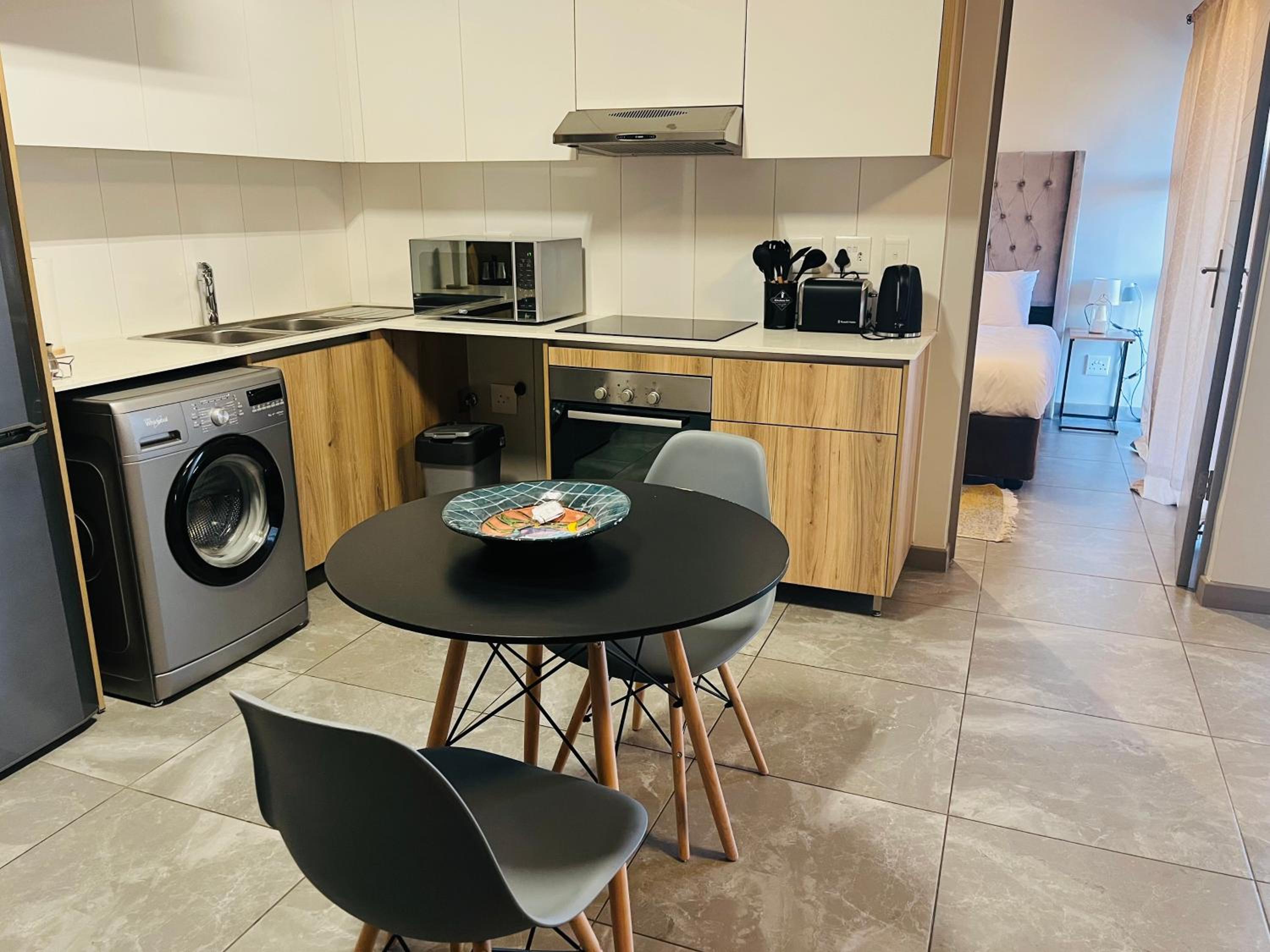 Secure 1 Bedroom Apartment in Midrand, Waterfall City - Lock Up and Go - Free WIFI and Parking - 5 Elizabeth Place view 4