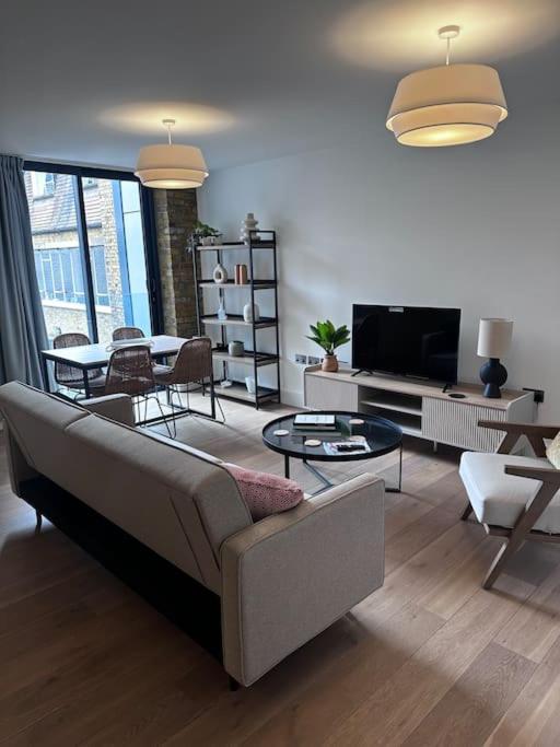 Modern one bed flat soho — London