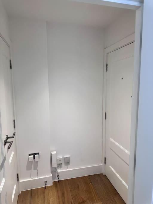 Modern one bed flat soho photo 4